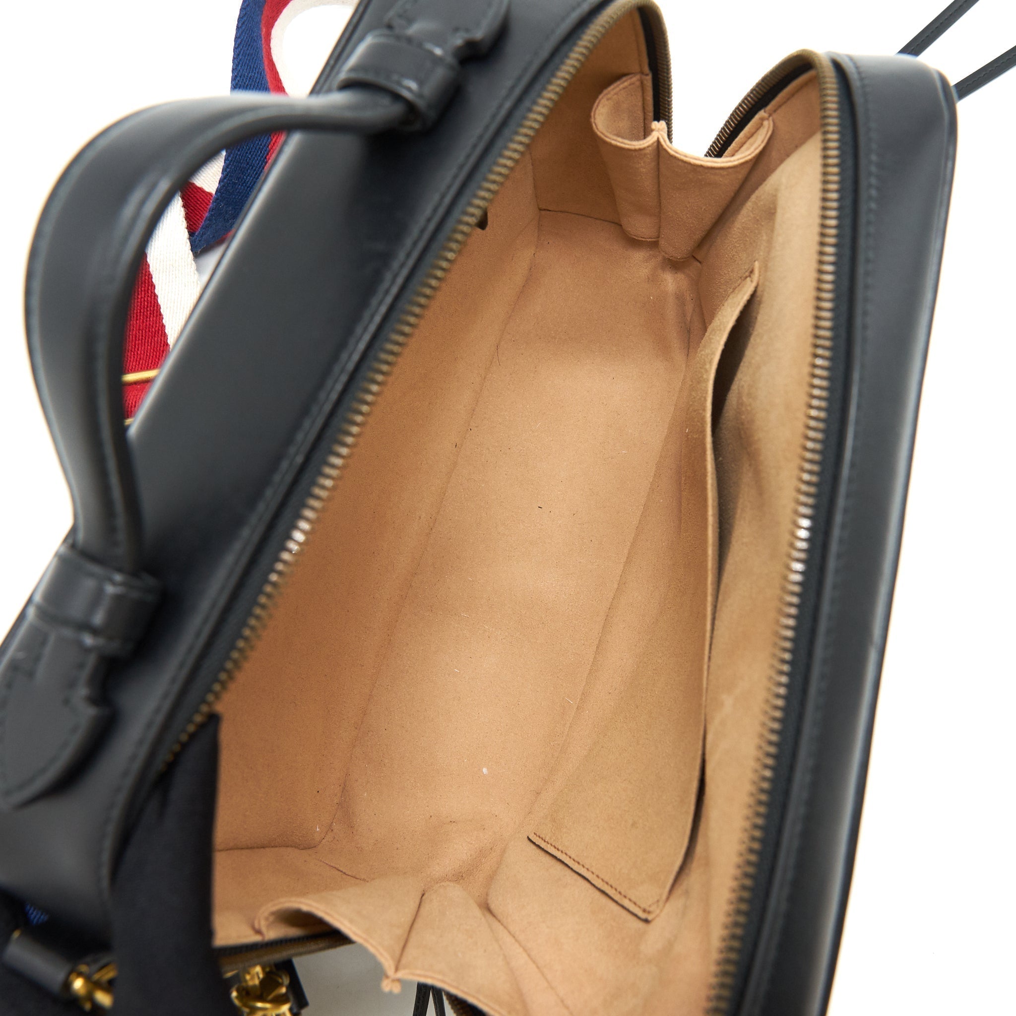 gucci-gg-marmont-matelasse-shoulder-bag-black