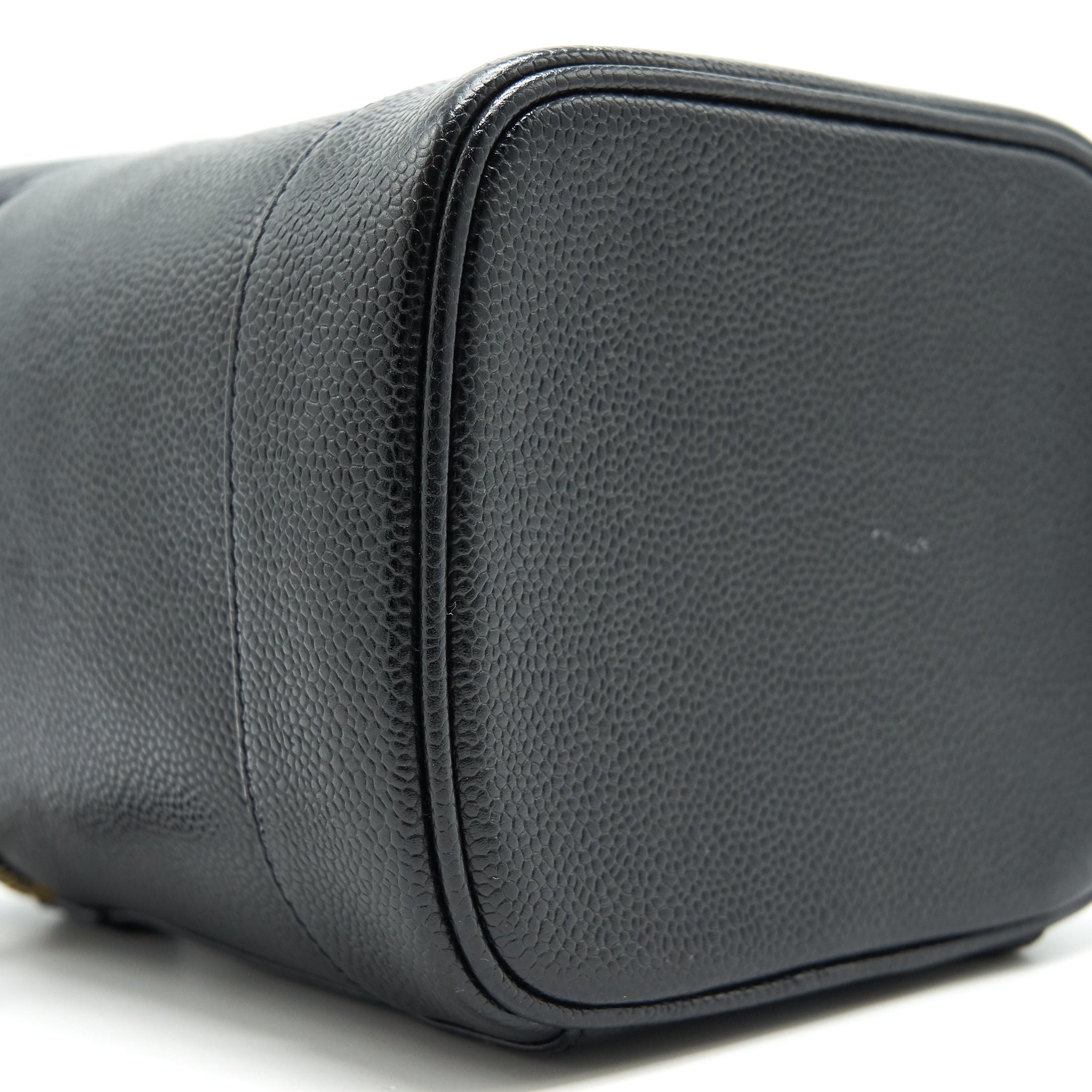 chanel-vintage-vanity-case-caviar-black-ghw