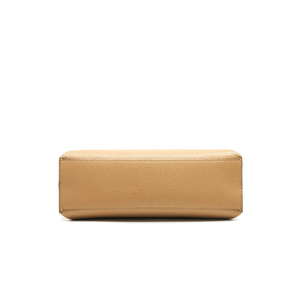 gucci-bamboo-daily-leather-top-handle-bag-beige