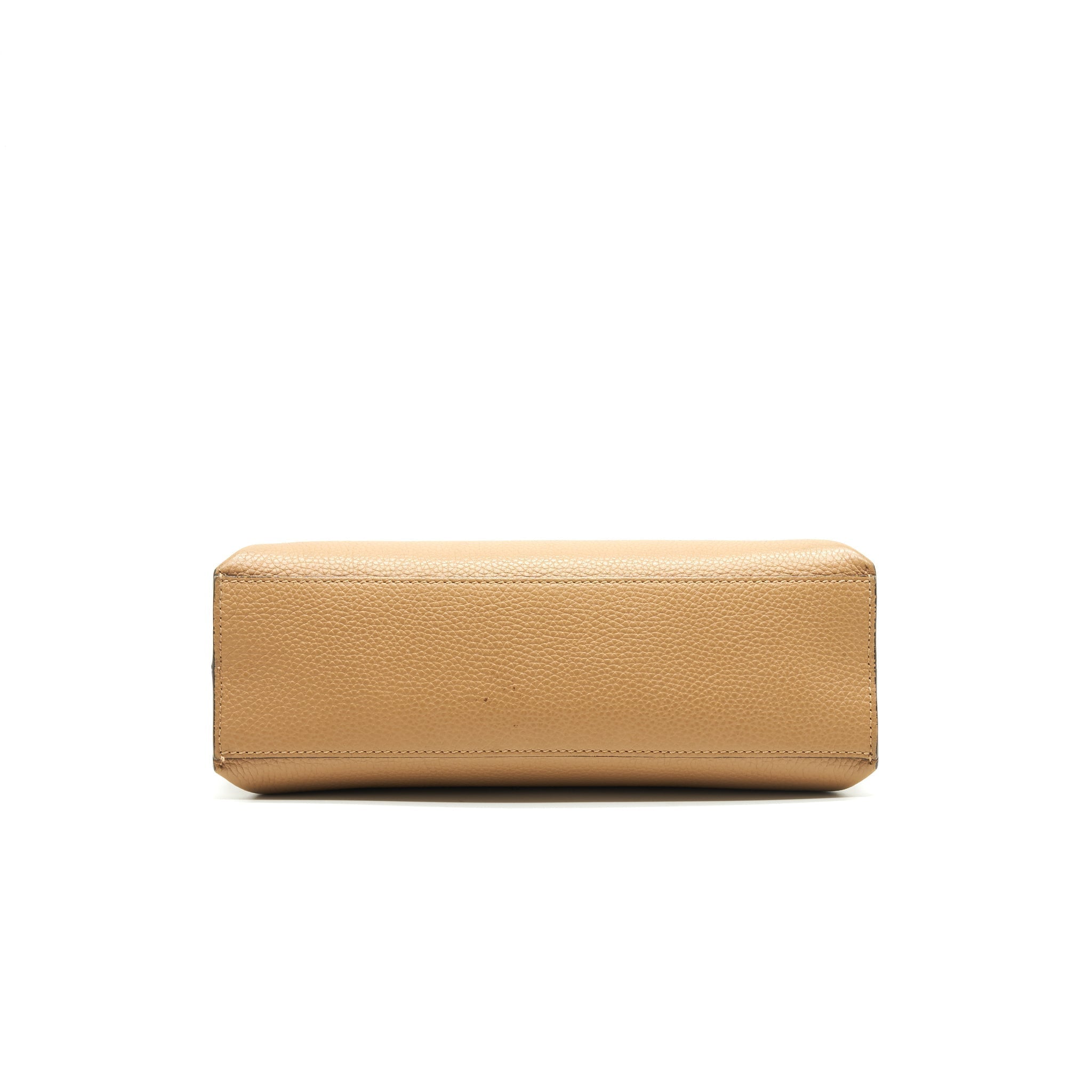 gucci-bamboo-daily-leather-top-handle-bag-beige