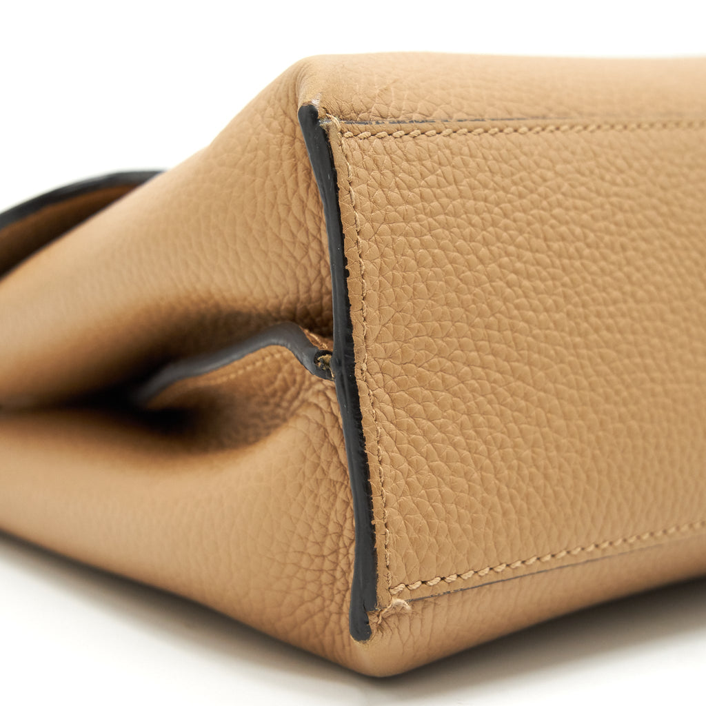 gucci-bamboo-daily-leather-top-handle-bag-beige