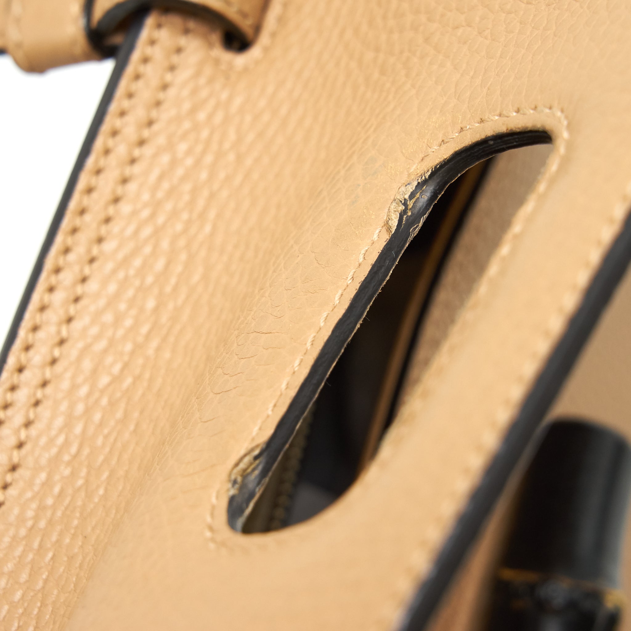 gucci-bamboo-daily-leather-top-handle-bag-beige