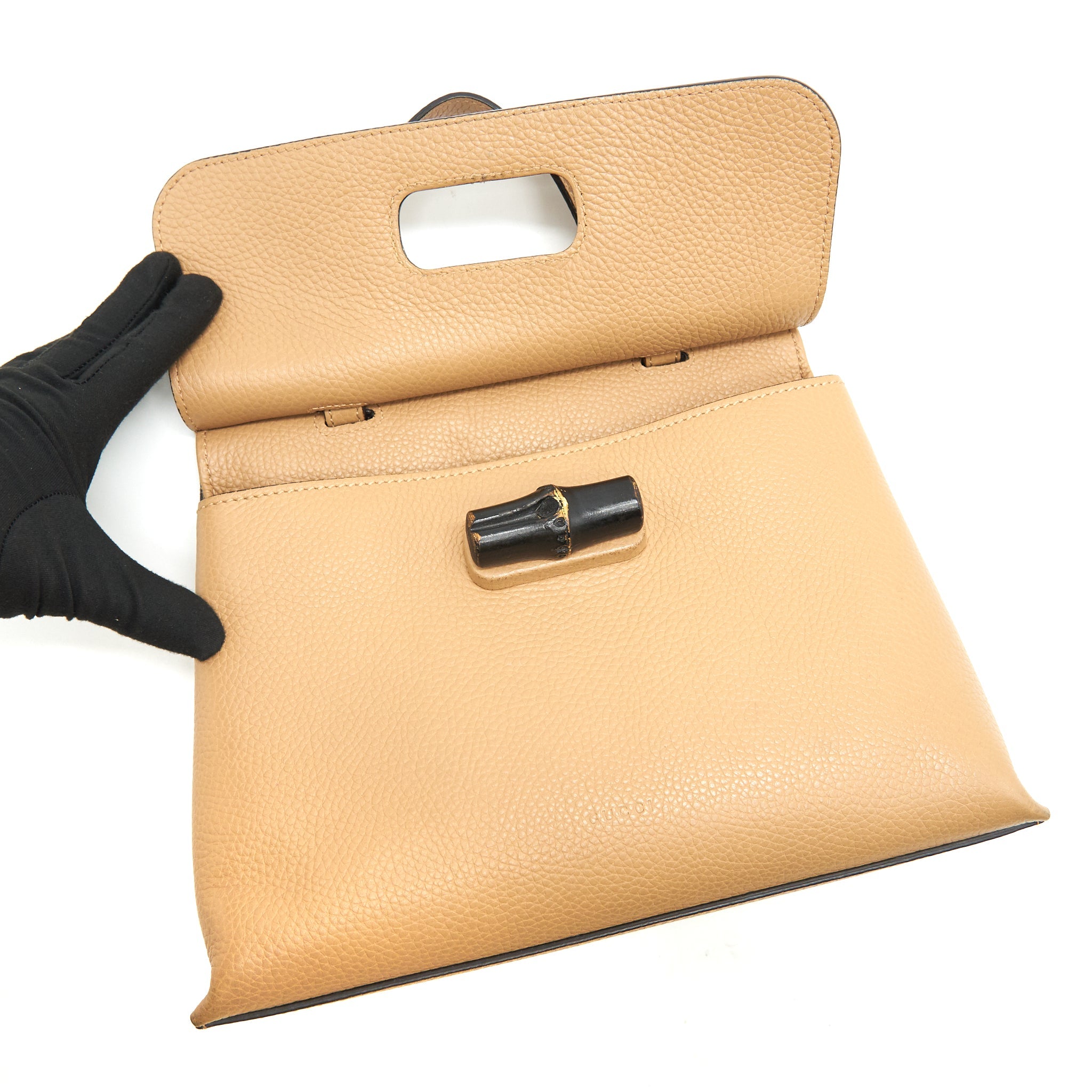 gucci-bamboo-daily-leather-top-handle-bag-beige