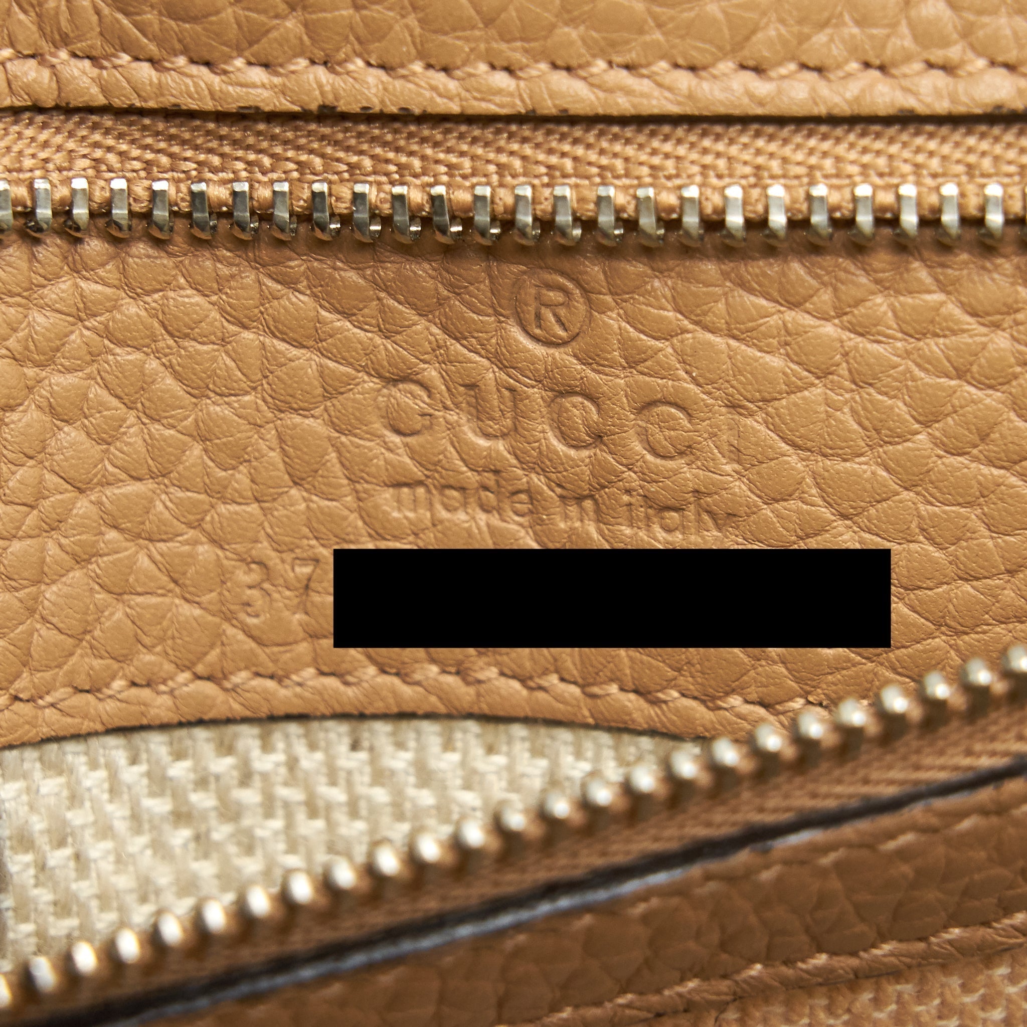 gucci-bamboo-daily-leather-top-handle-bag-beige