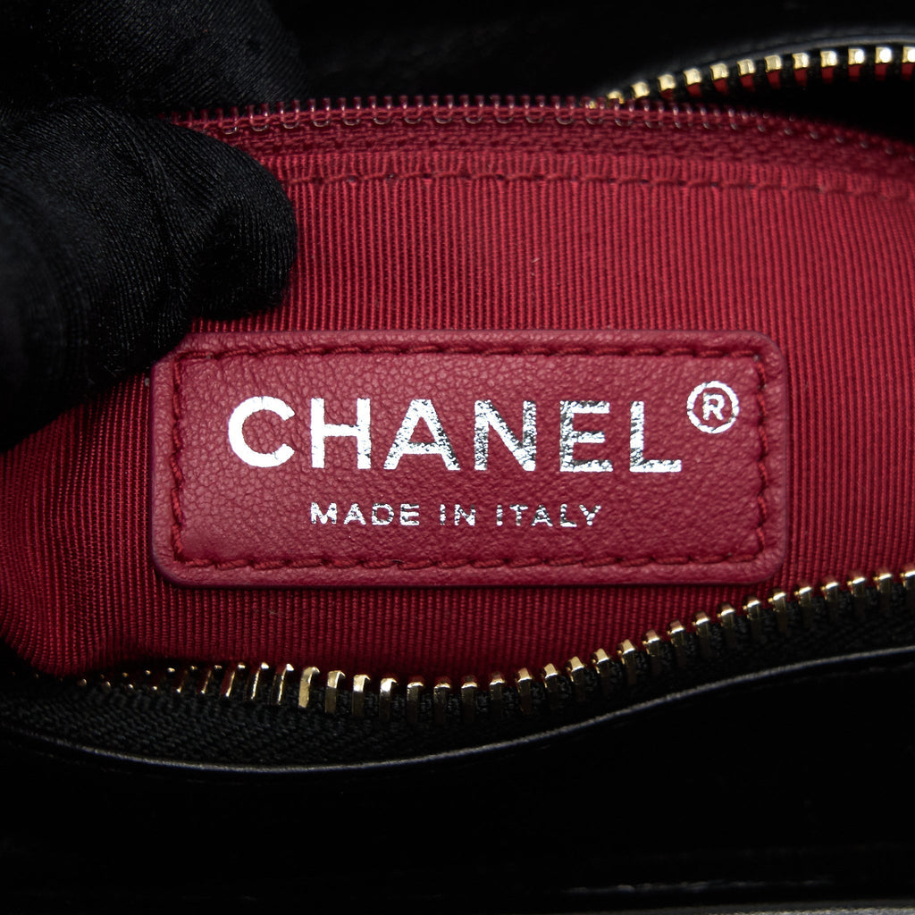 chanel-small-hobo-gabrielle-calfskin-black-ghw