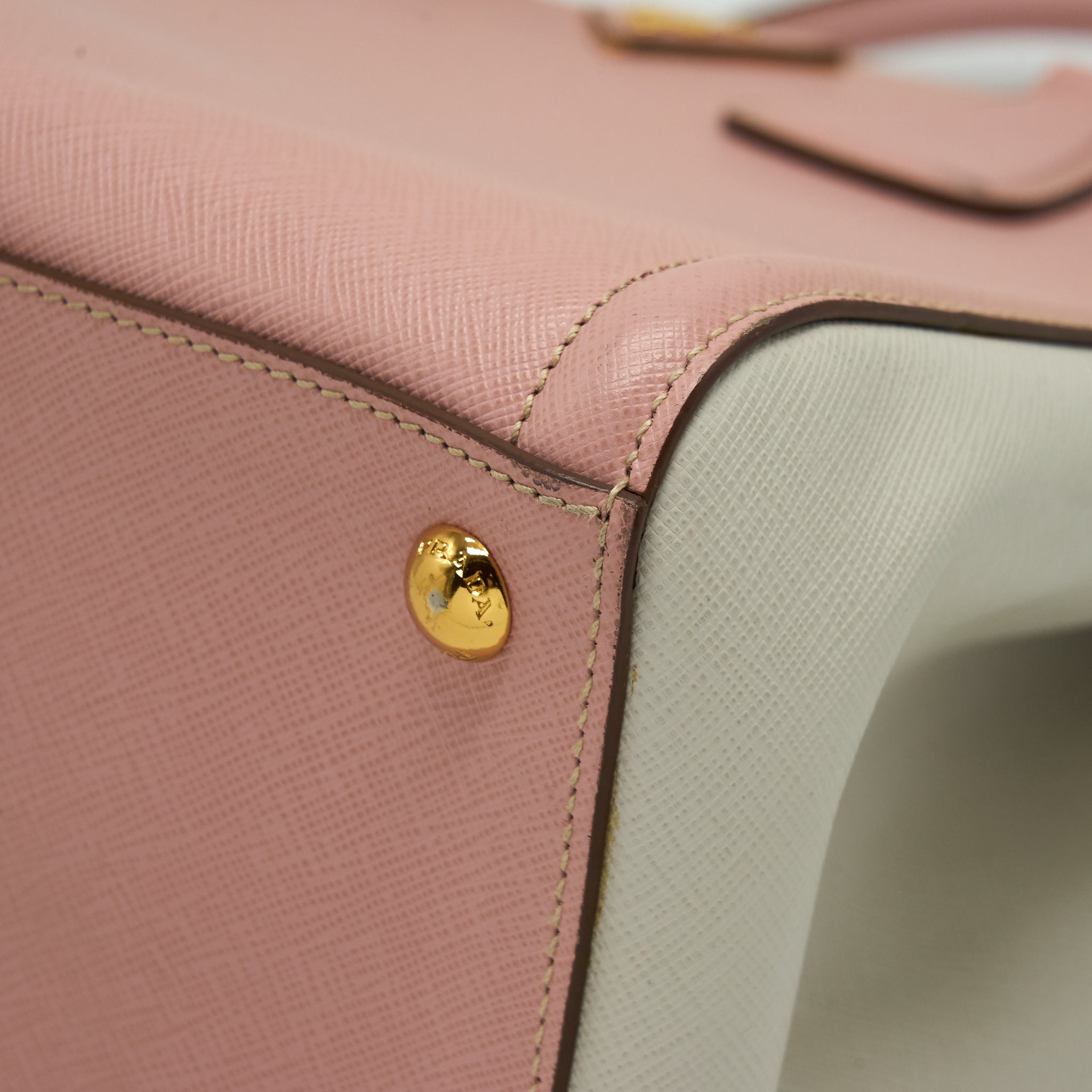 prada-top-handle-saffiano-tote-bag-calfskin-pink-ghw