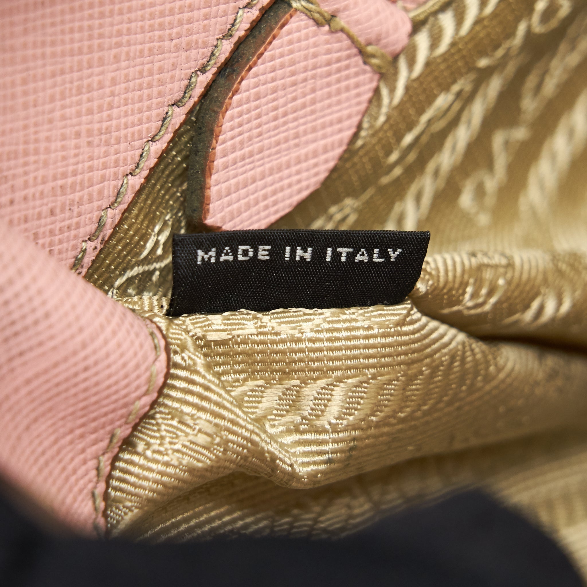 prada-top-handle-saffiano-tote-bag-calfskin-pink-ghw