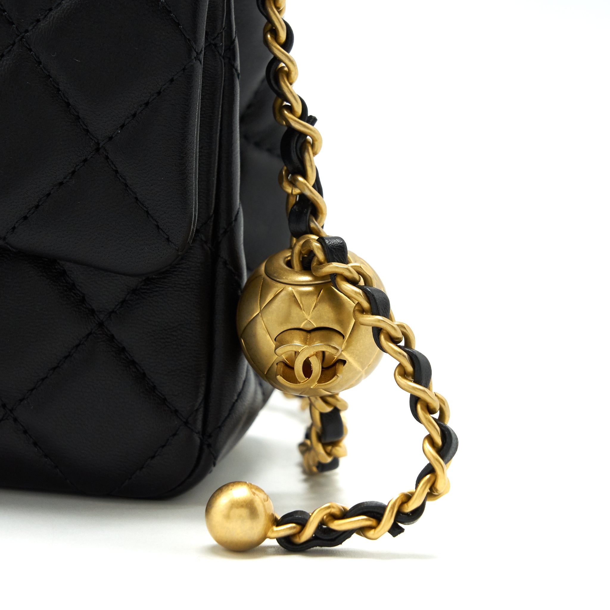 chanel-22c-pearl-crush-mini-rectangular-lambskin-black-ghw-microchip