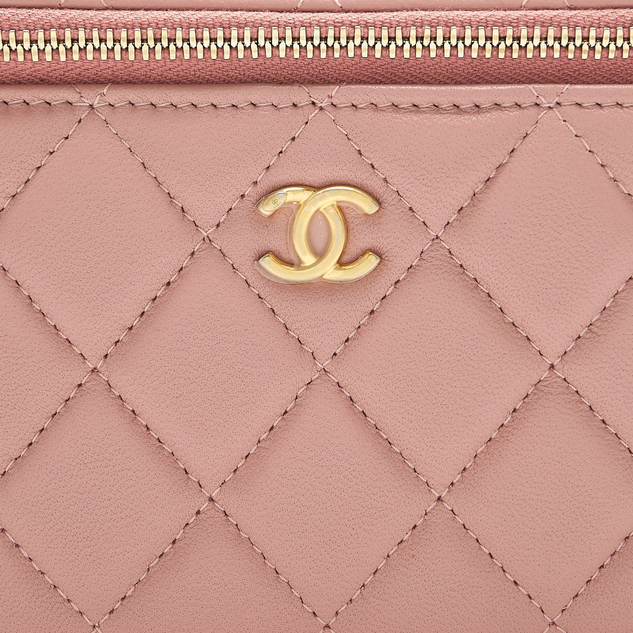 chanel-21b-pearl-crush-long-vanity-with-chain-dark-pink-with-ghw