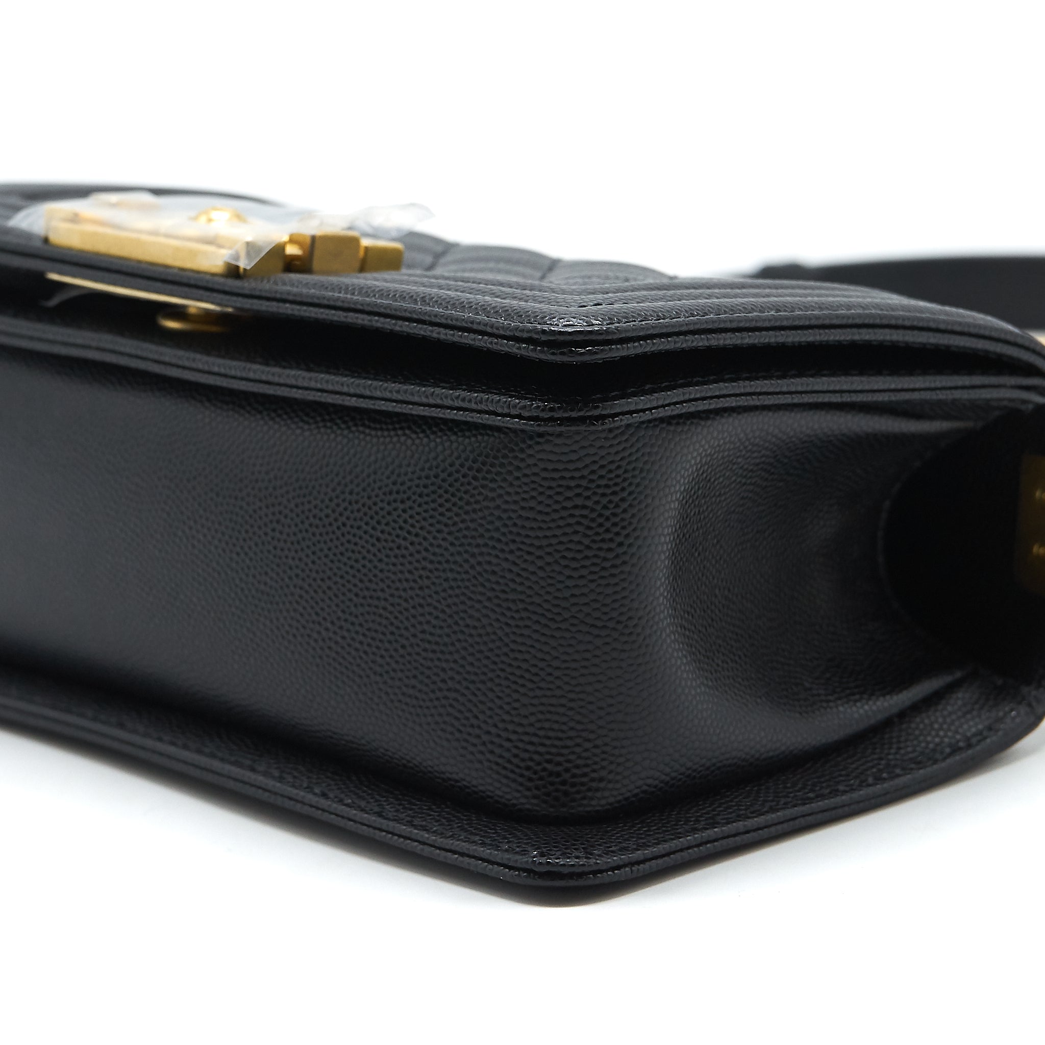 chanel-small-boy-bag-caviar-black-with-ghw-microchip