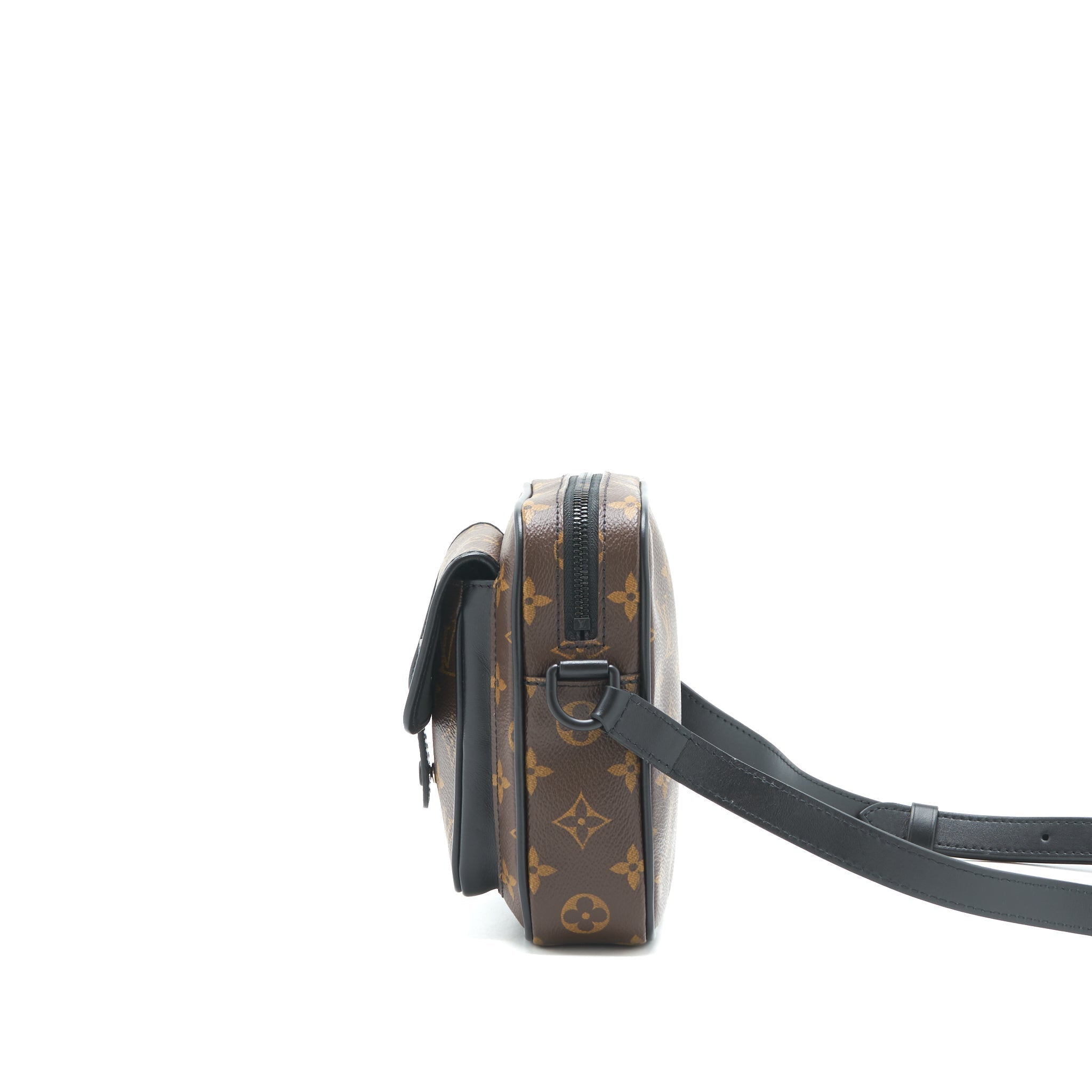 louis-vuitton-cross-body-camera-bag-monogram