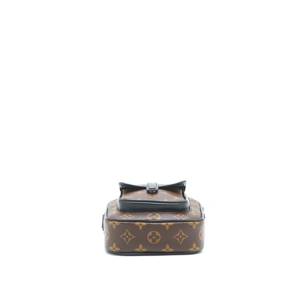 louis-vuitton-cross-body-camera-bag-monogram