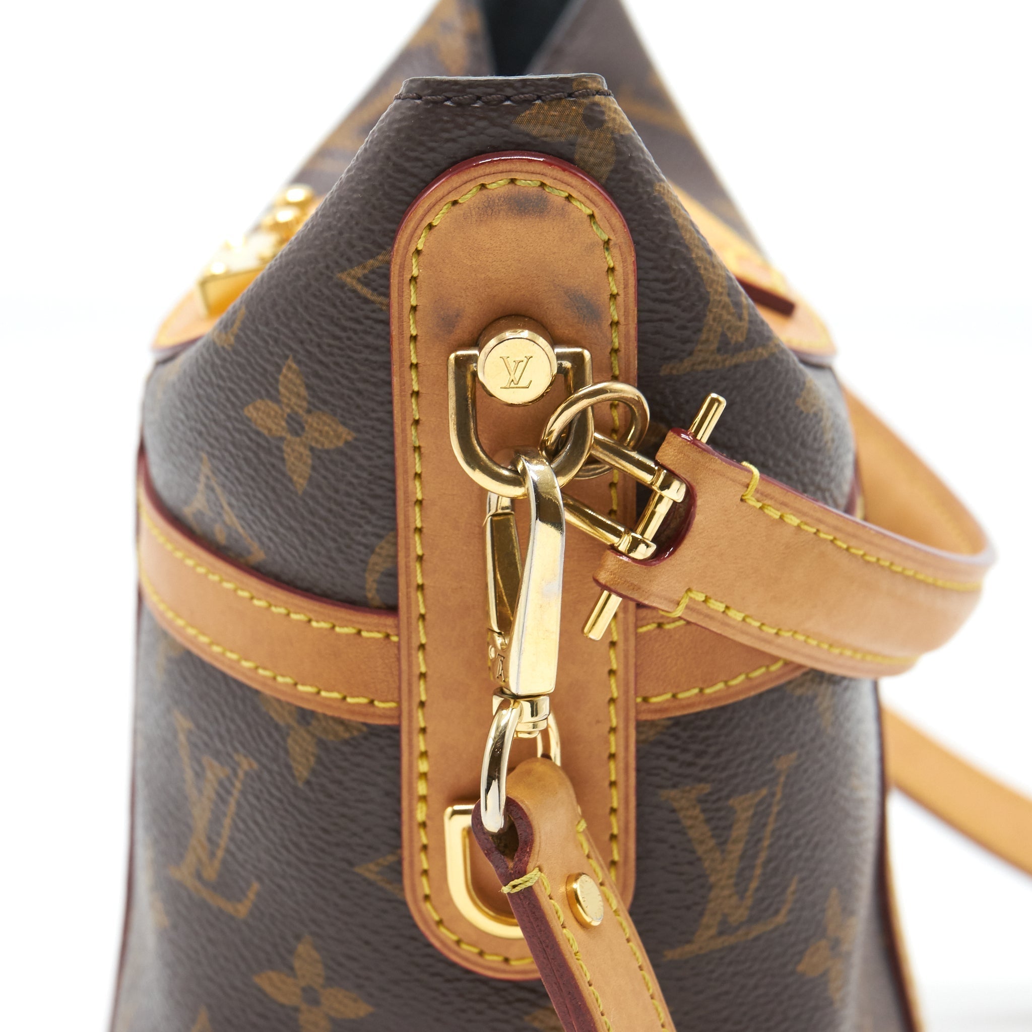 louis-vuitton-duffle-bag-monogram-canvas-1