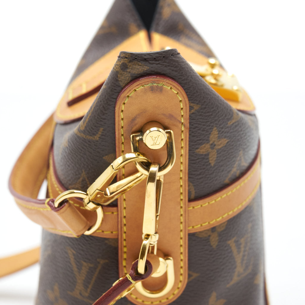 louis-vuitton-duffle-bag-monogram-canvas-1