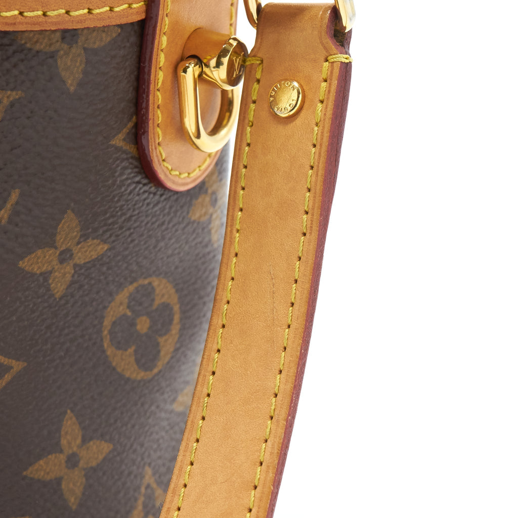 louis-vuitton-duffle-bag-monogram-canvas-1