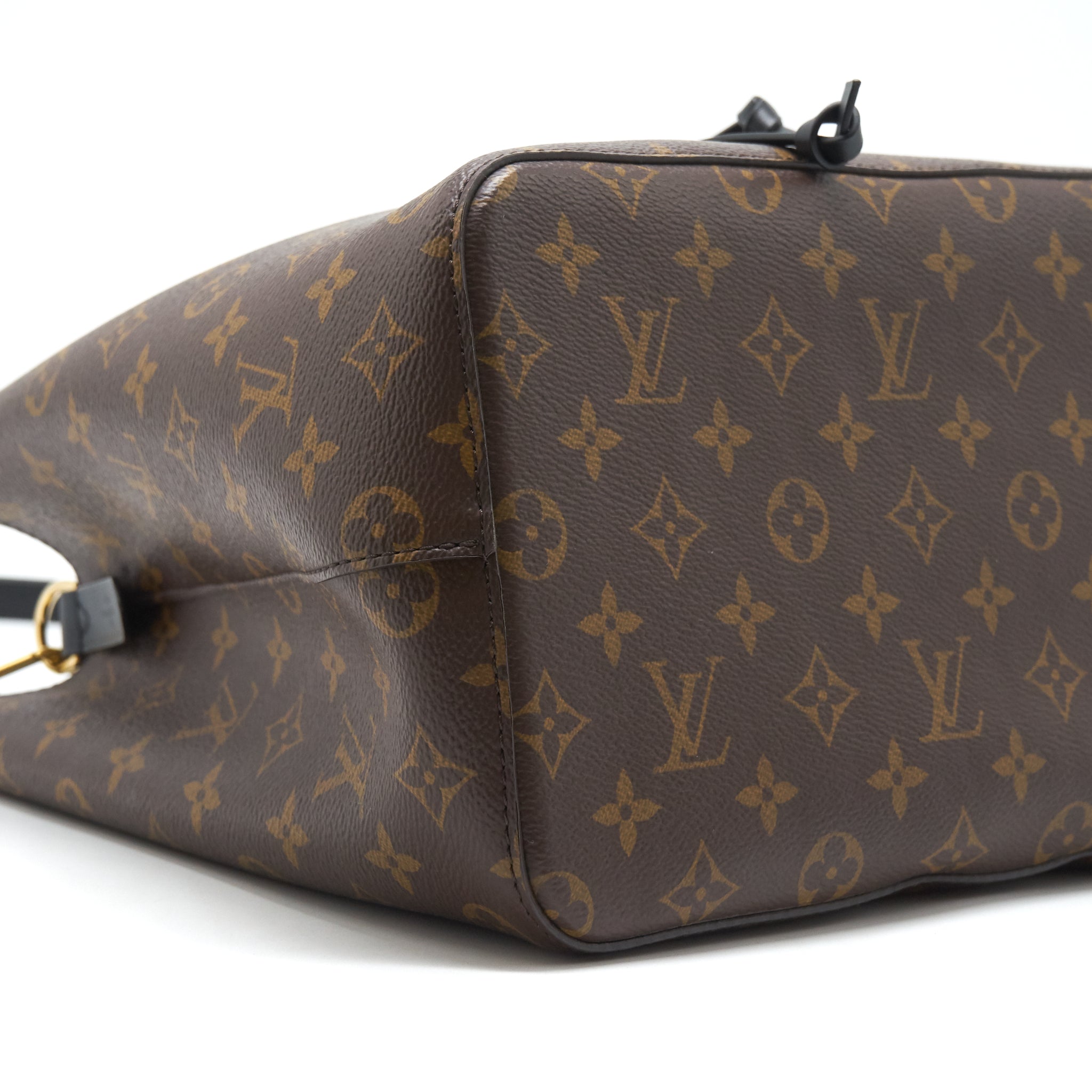 louis-vuitton-neo-noe-mm-monogram