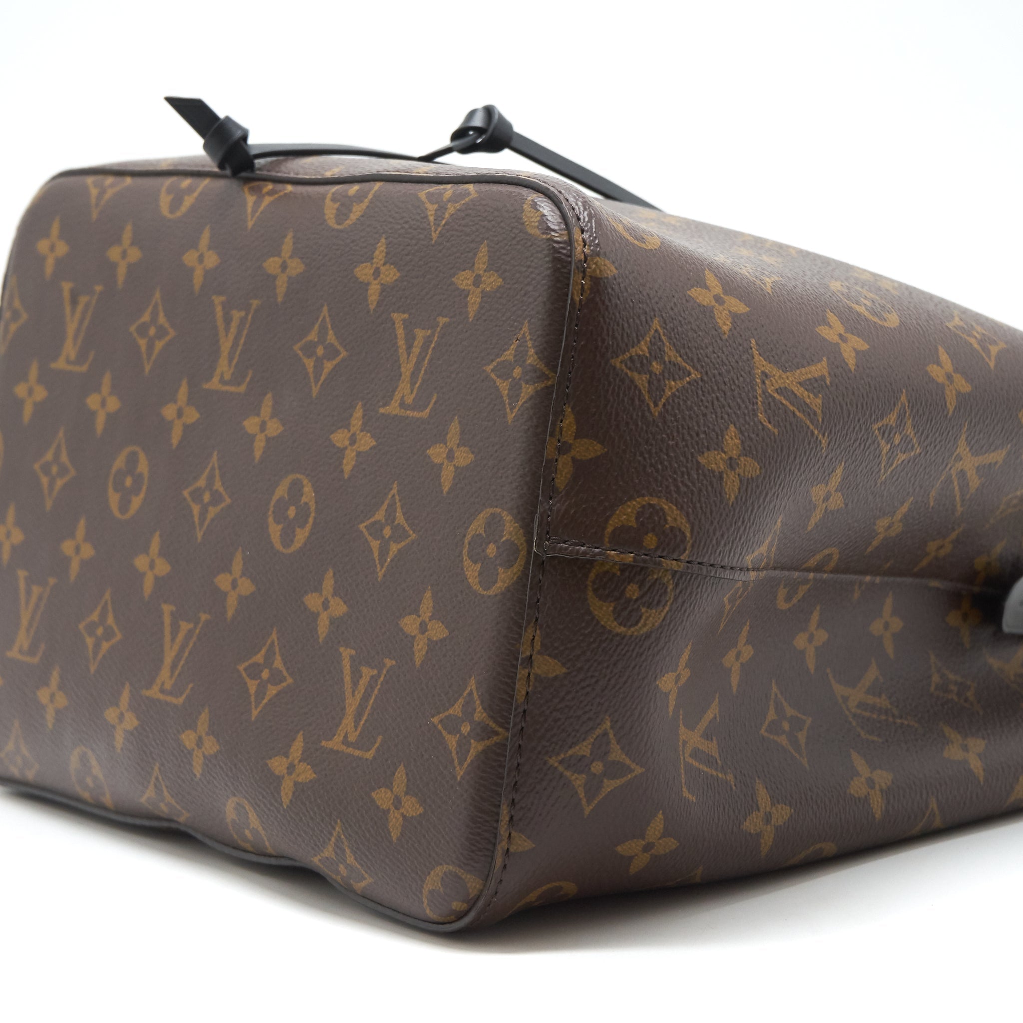louis-vuitton-neo-noe-mm-monogram
