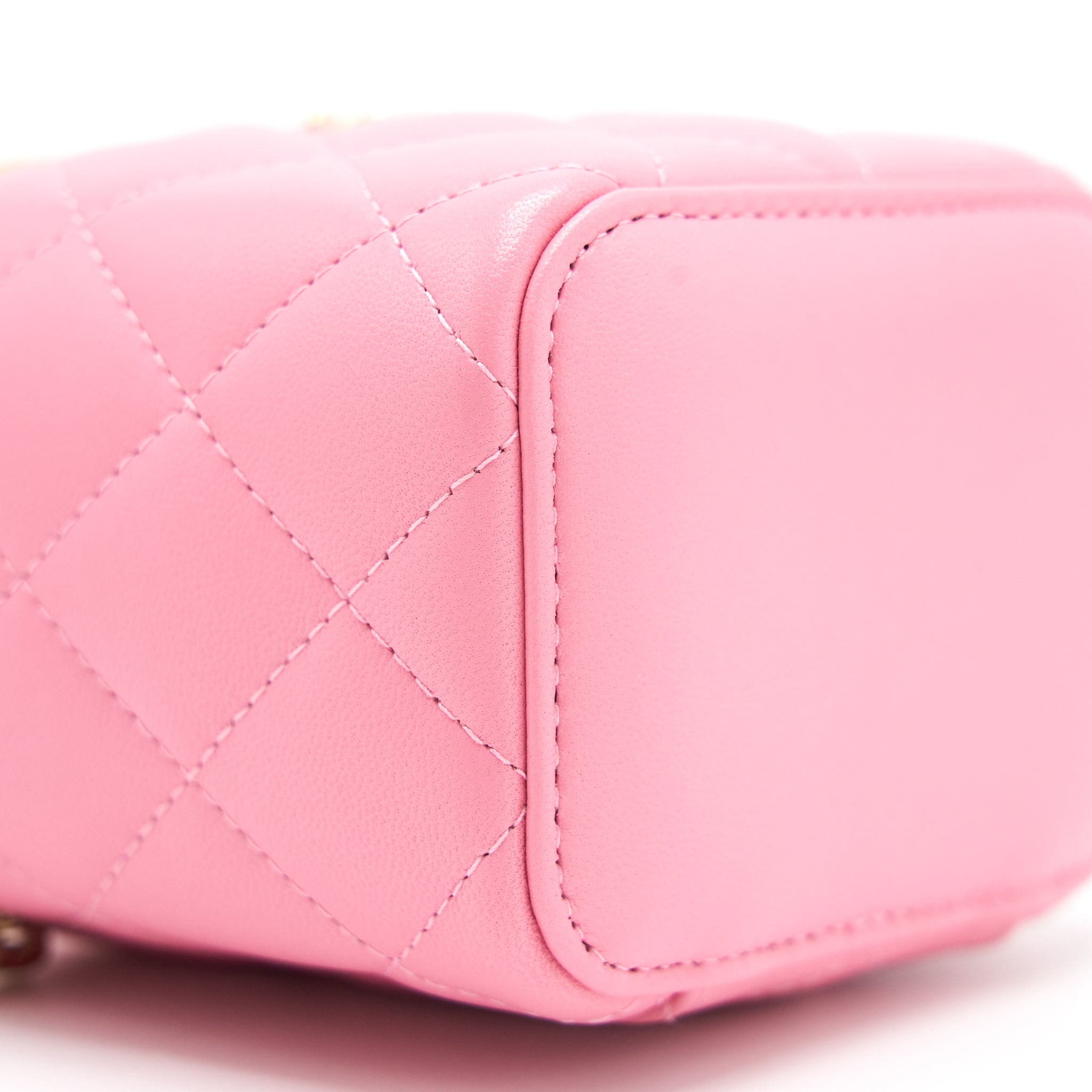 chanel-small-vanity-with-chain-pink