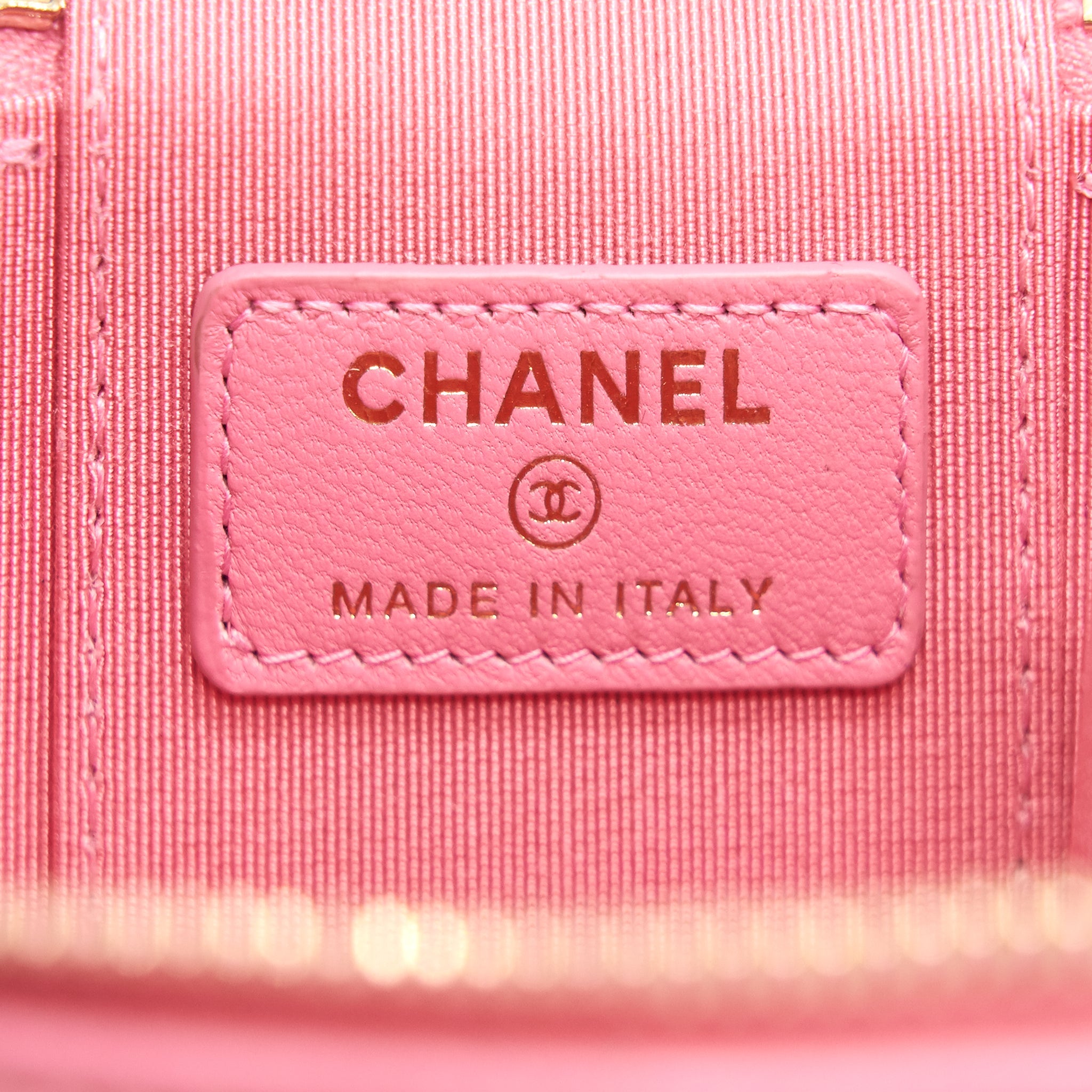 chanel-small-vanity-with-chain-pink
