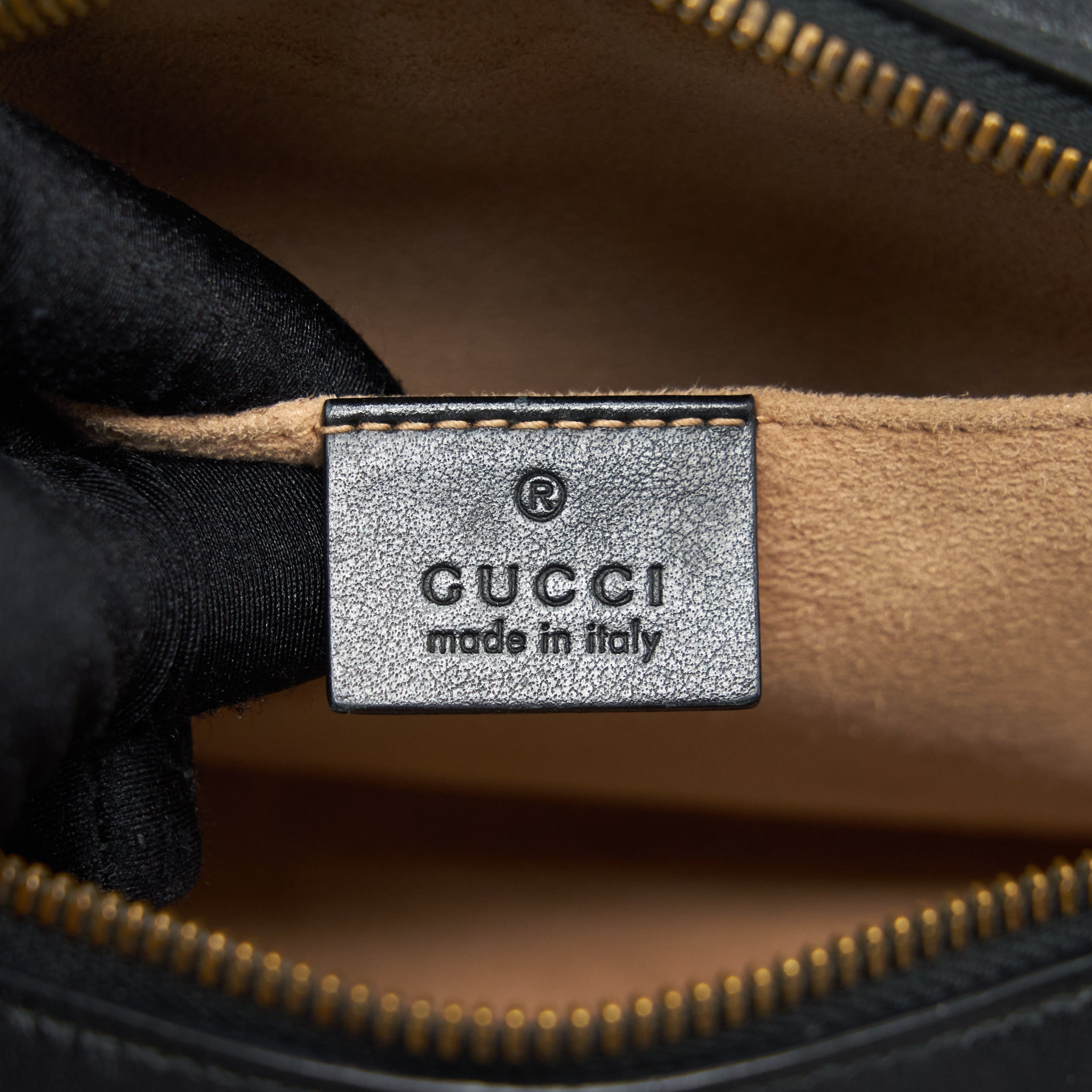 gucci-gg-marmont-matelasse-shoulder-bag-black-ghw