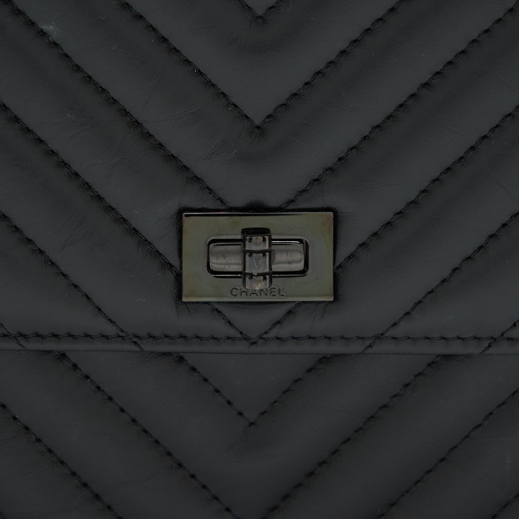 chanel-2-55-square-wallet-on-chain-chevron-calfskin-so-black