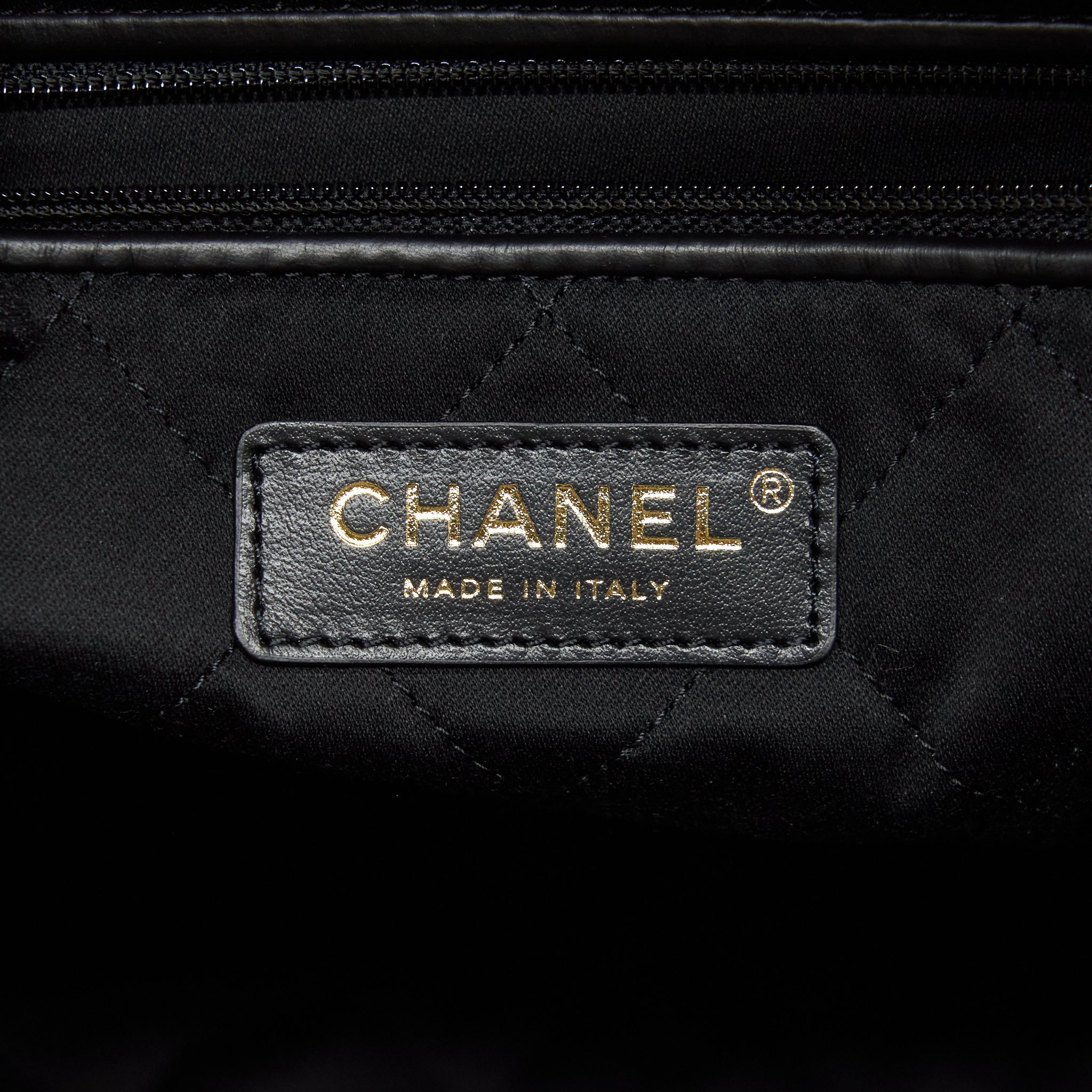 chanel-22-handbag-shiny-calfskin-black-ghw