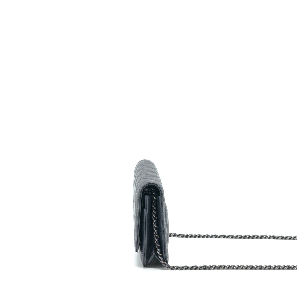 chanel-classic-wallet-on-chain-caviar-navy-ruthenium-hardware