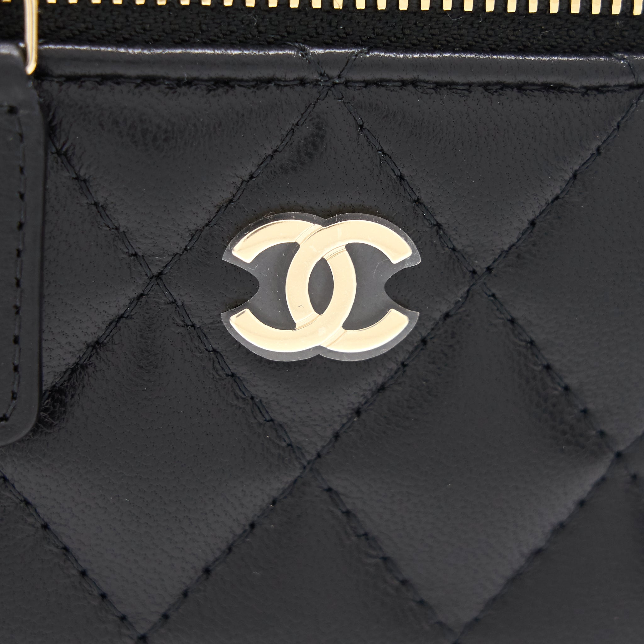 chanel-21c-long-vanity-with-chain-lambskin-black-with-lghw