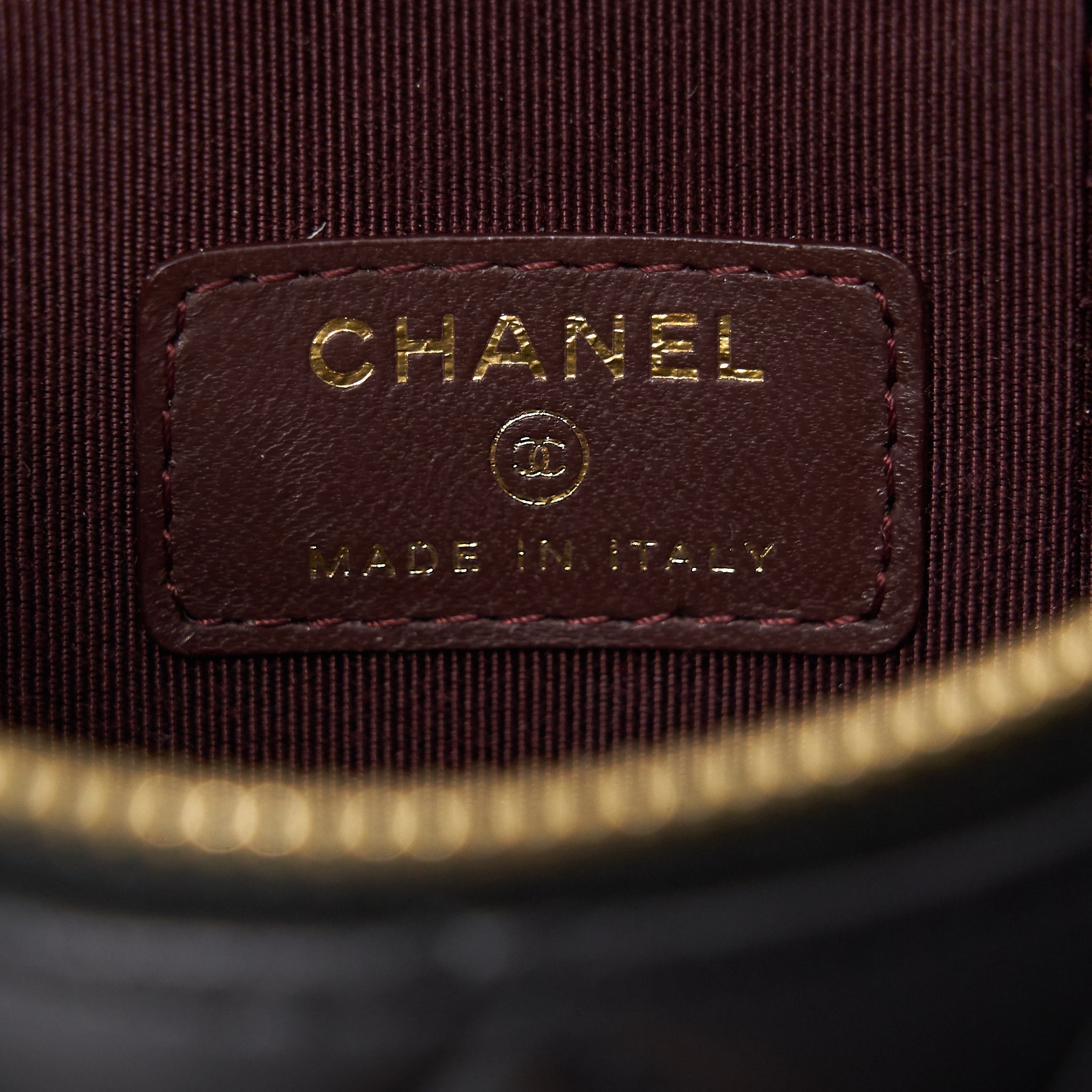 chanel-21c-long-vanity-with-chain-lambskin-black-with-lghw