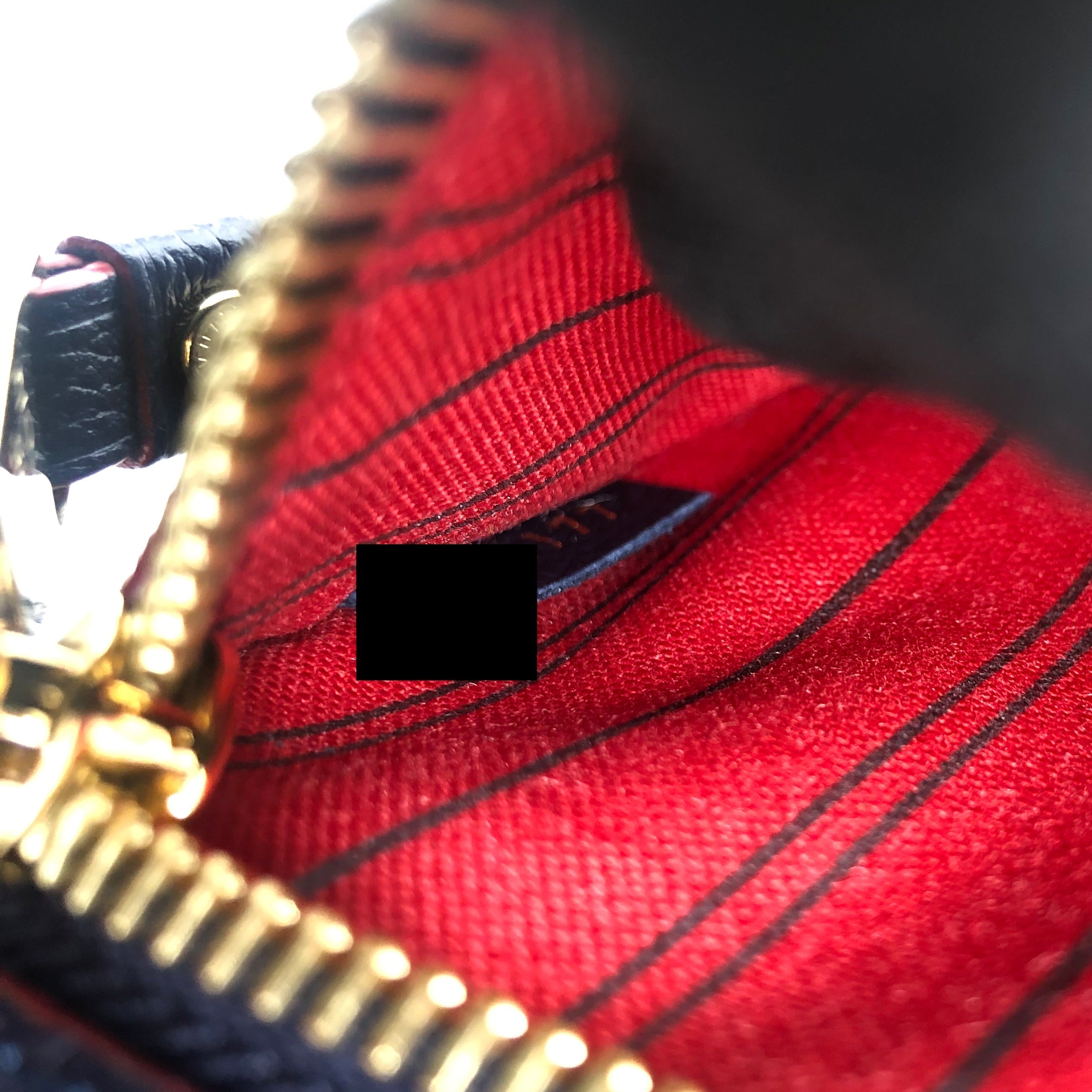 louis-vuitton-pochette-metis-marine-rouge-monogram-empreinte-leather