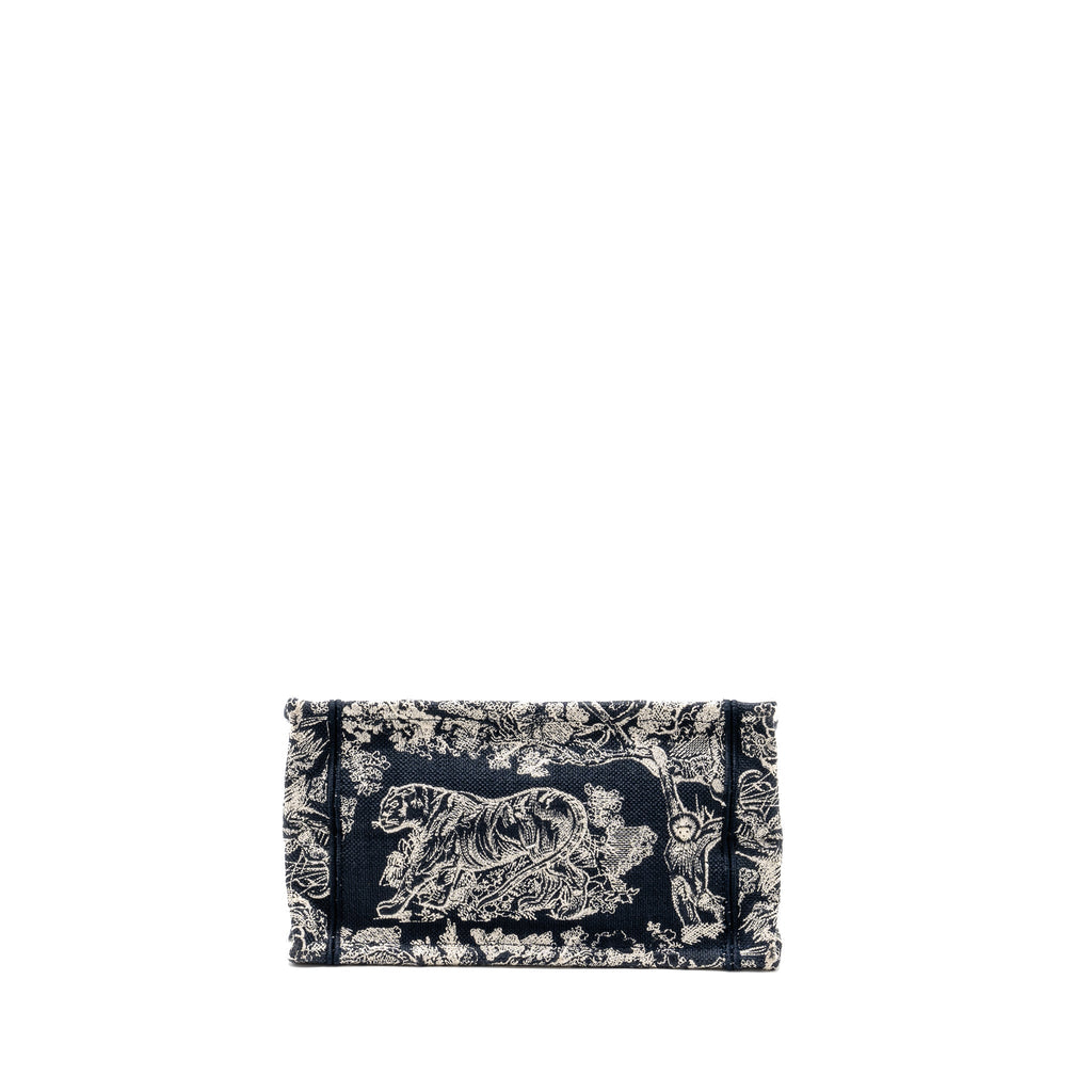 dior-small-book-tote-blue-white-toile-de-jouy-reverse-embroidery