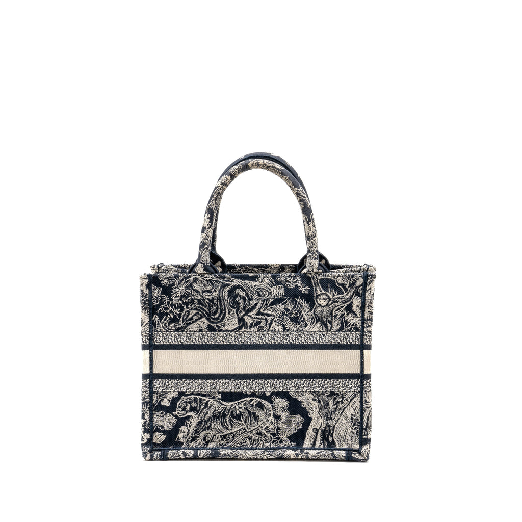 dior-small-book-tote-blue-white-toile-de-jouy-reverse-embroidery