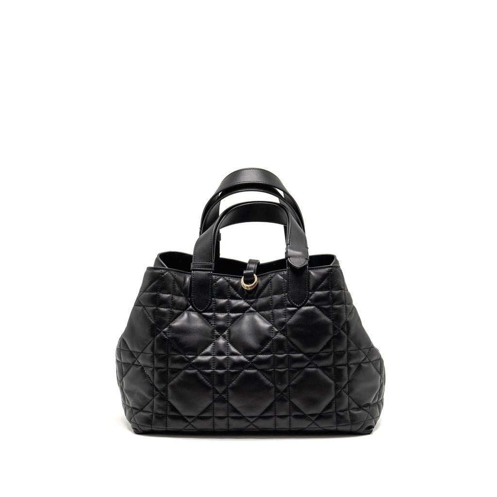 dior-medium-dior-toujours-tote-bag-macrocannage-calfskin-black-lghw