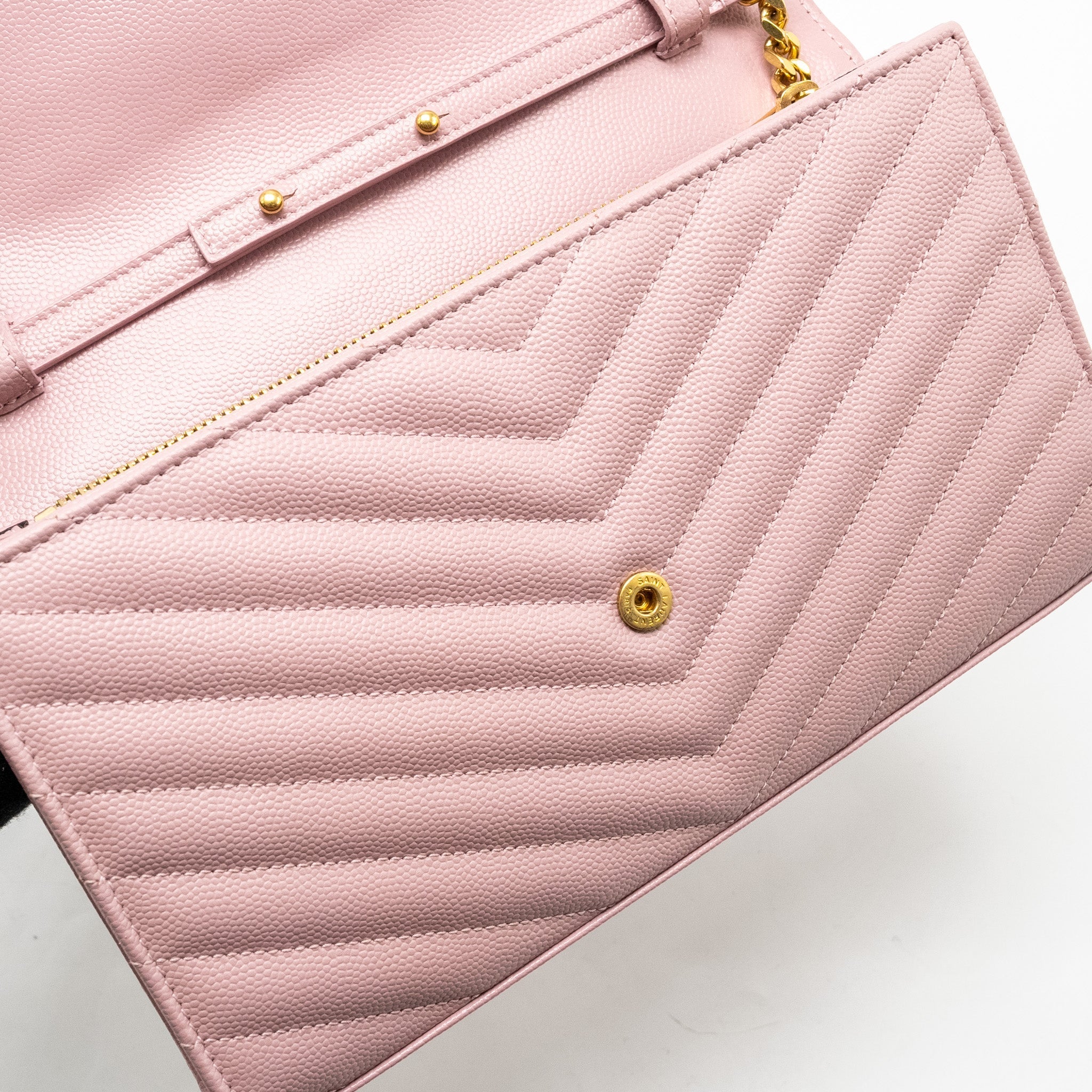 saint-laurent-ysl-cassandre-matelasse-wallet-on-chain-grained-calfskin-pink-ghw