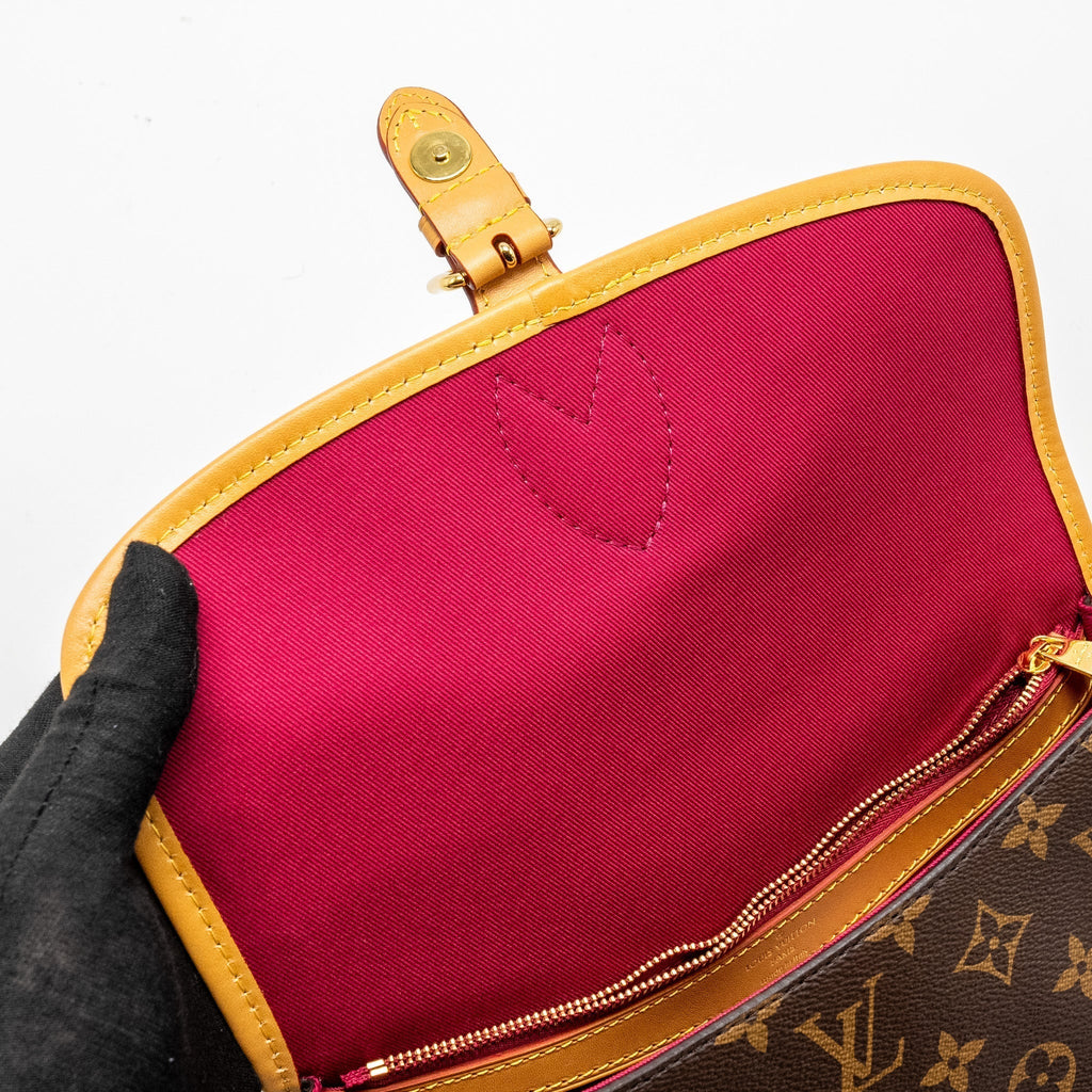 louis-vuitton-diane-bag-with-fuchsia-strap-monogram-canvas-ghw