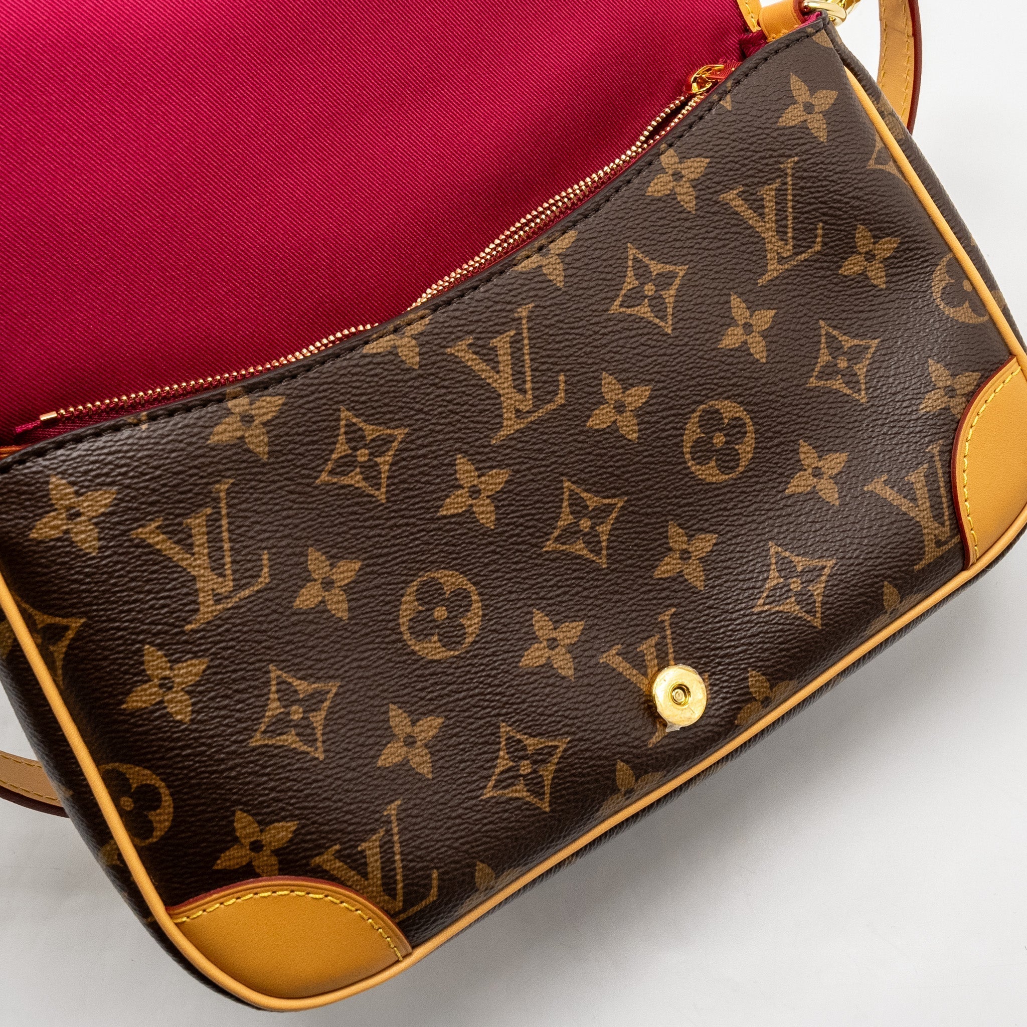 louis-vuitton-diane-bag-with-fuchsia-strap-monogram-canvas-ghw