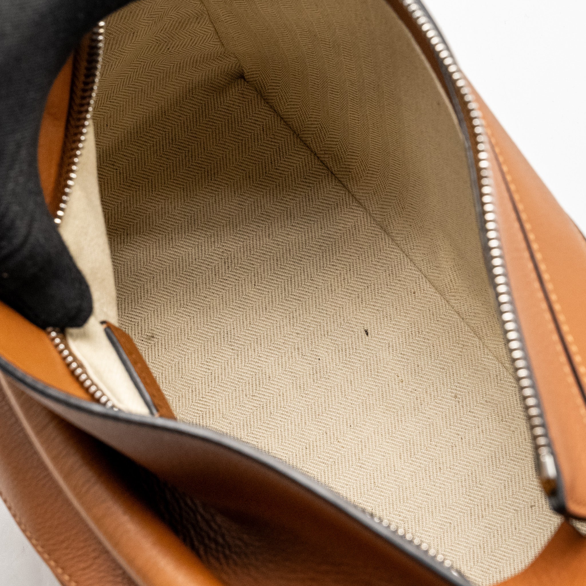 loewe-medium-puzzle-bag-calfskin-tan-shw