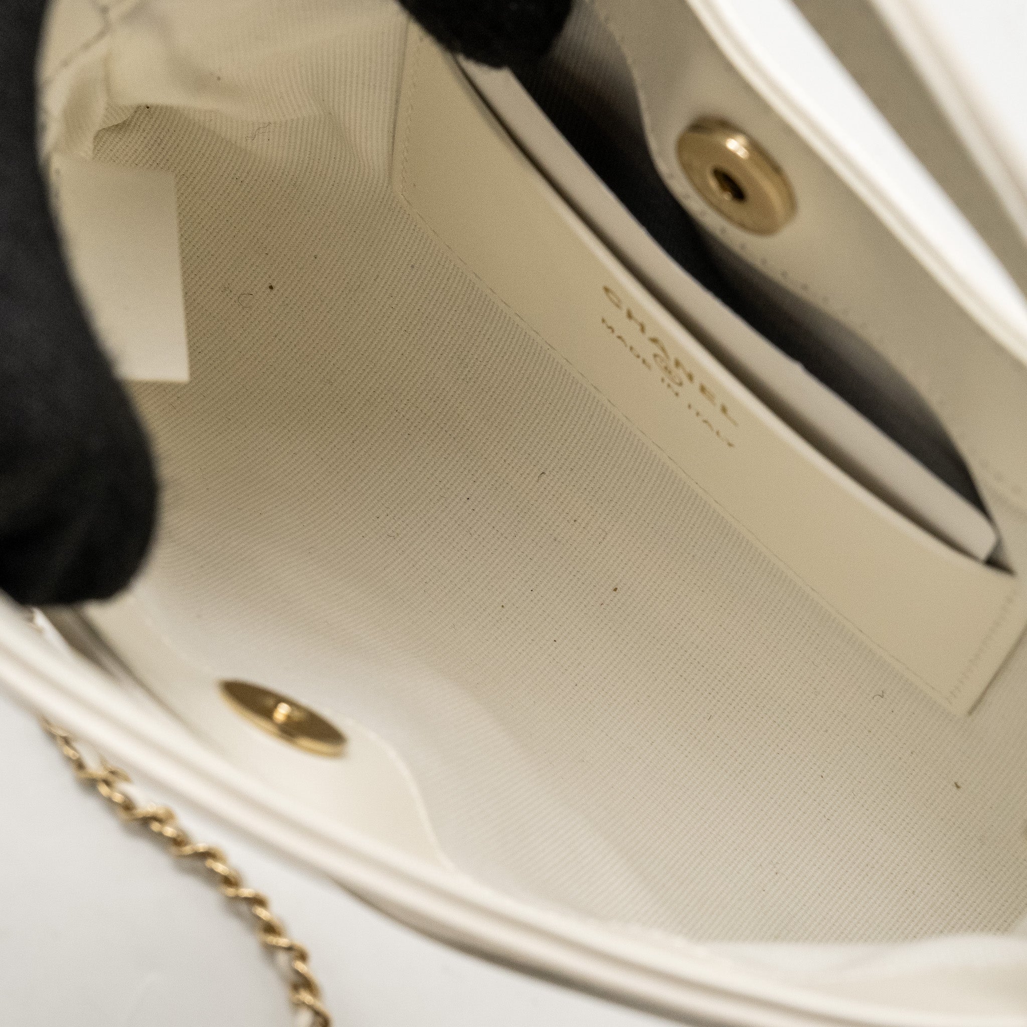 chanel-mini-31-clutch-with-chain-shiny-calfskin-white-lghw-microchip-1