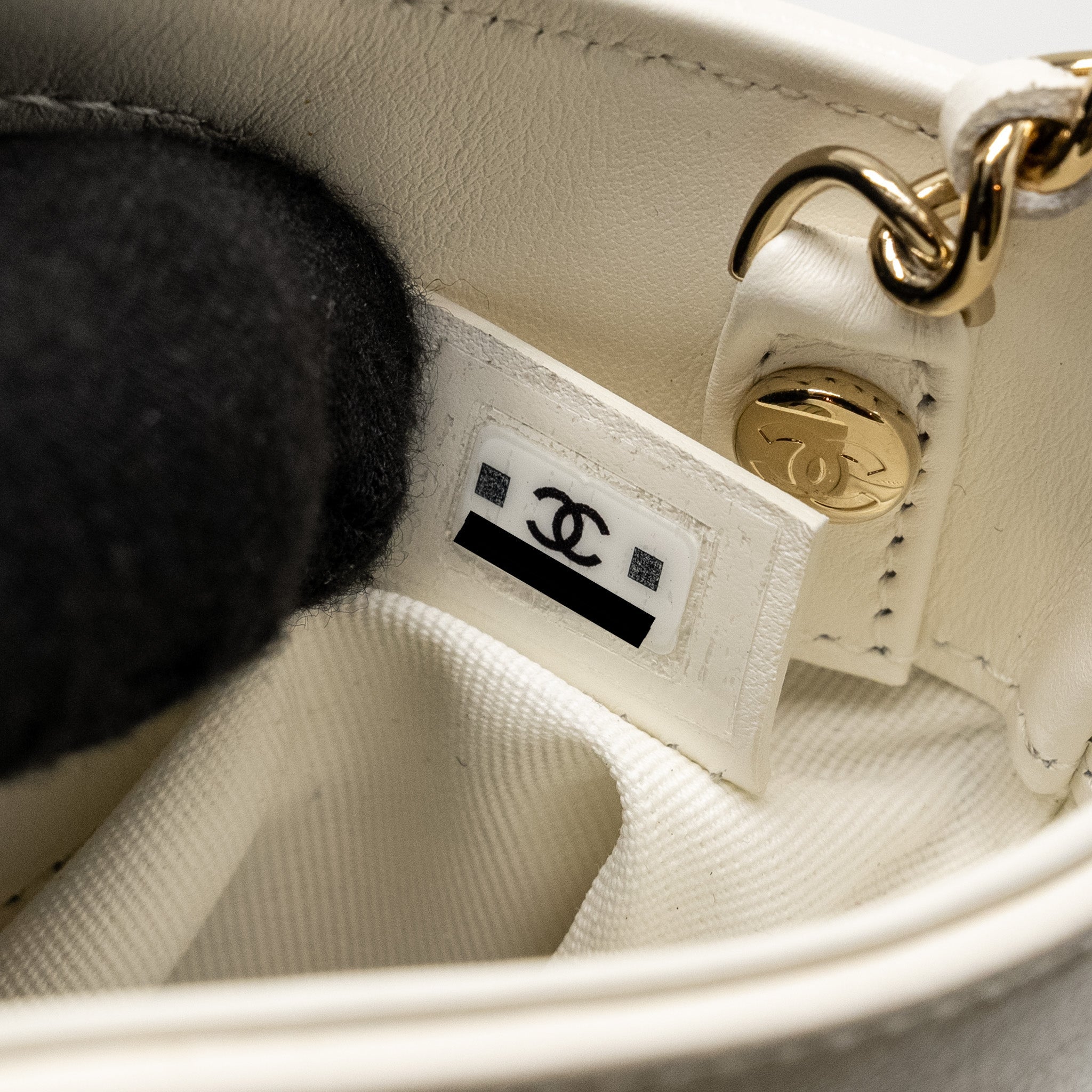 chanel-mini-31-clutch-with-chain-shiny-calfskin-white-lghw-microchip-1