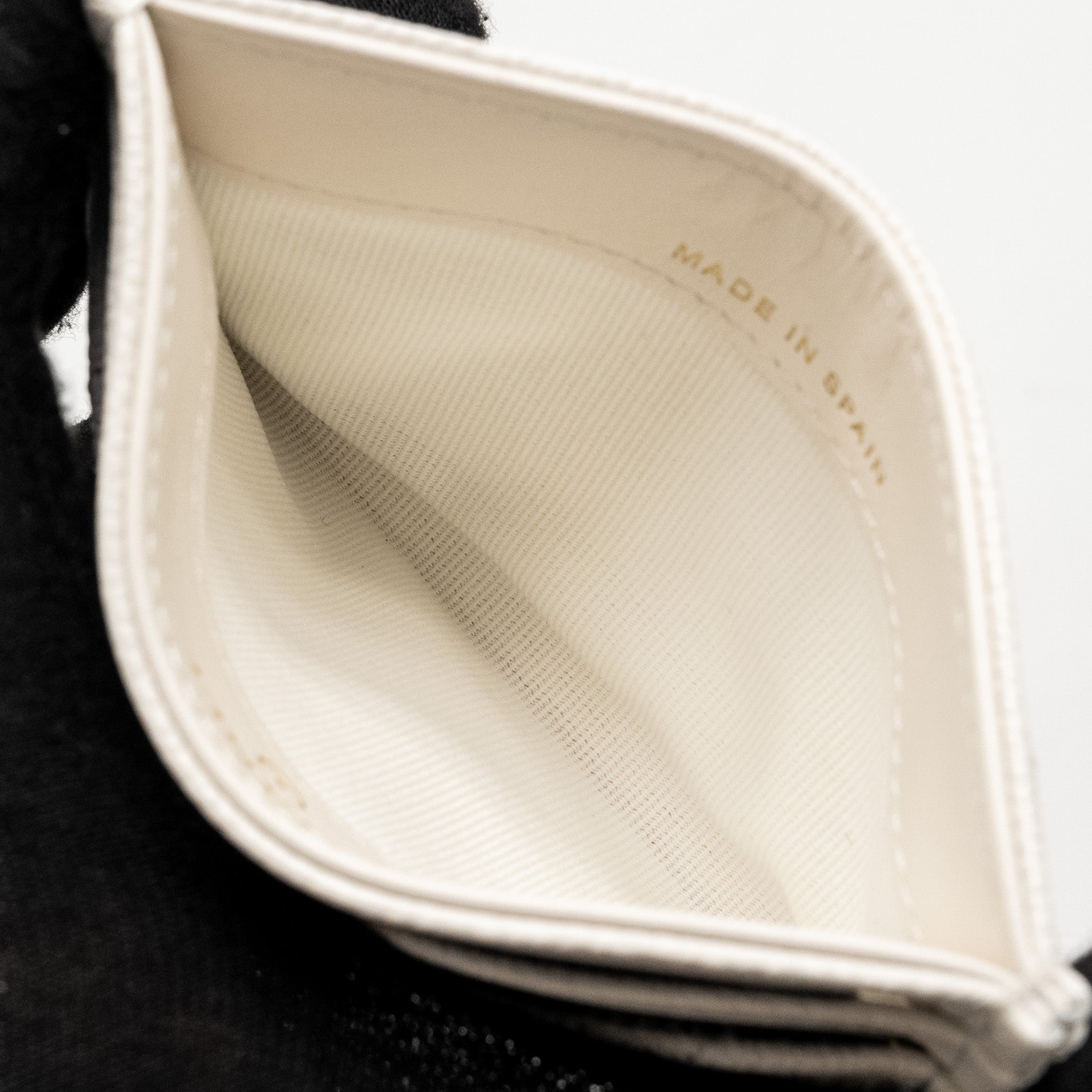 chanel-classic-card-holder-caviar-white-lghw-1
