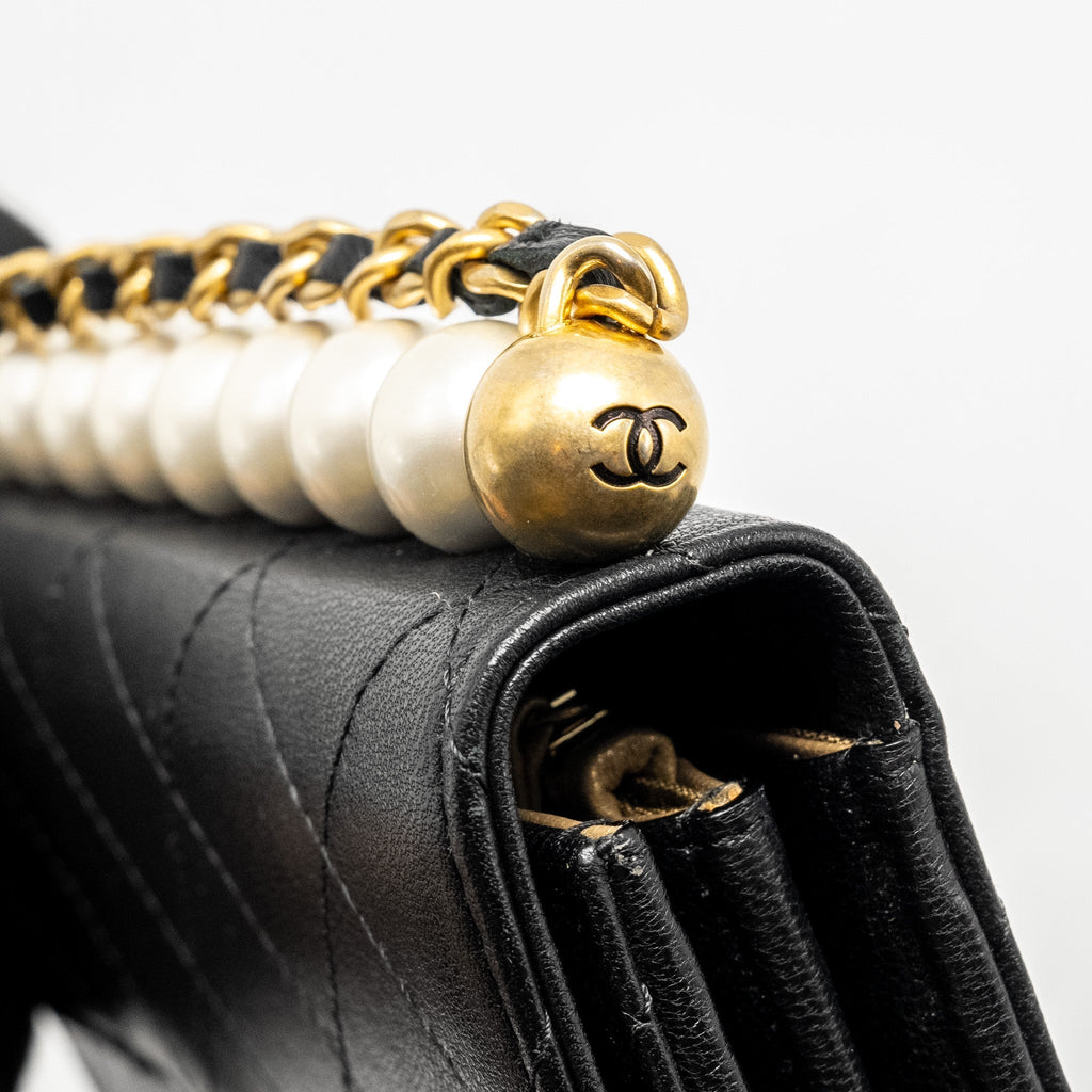 chanel-quilted-pearl-long-wallet-on-chain-goatskin-black-ghw