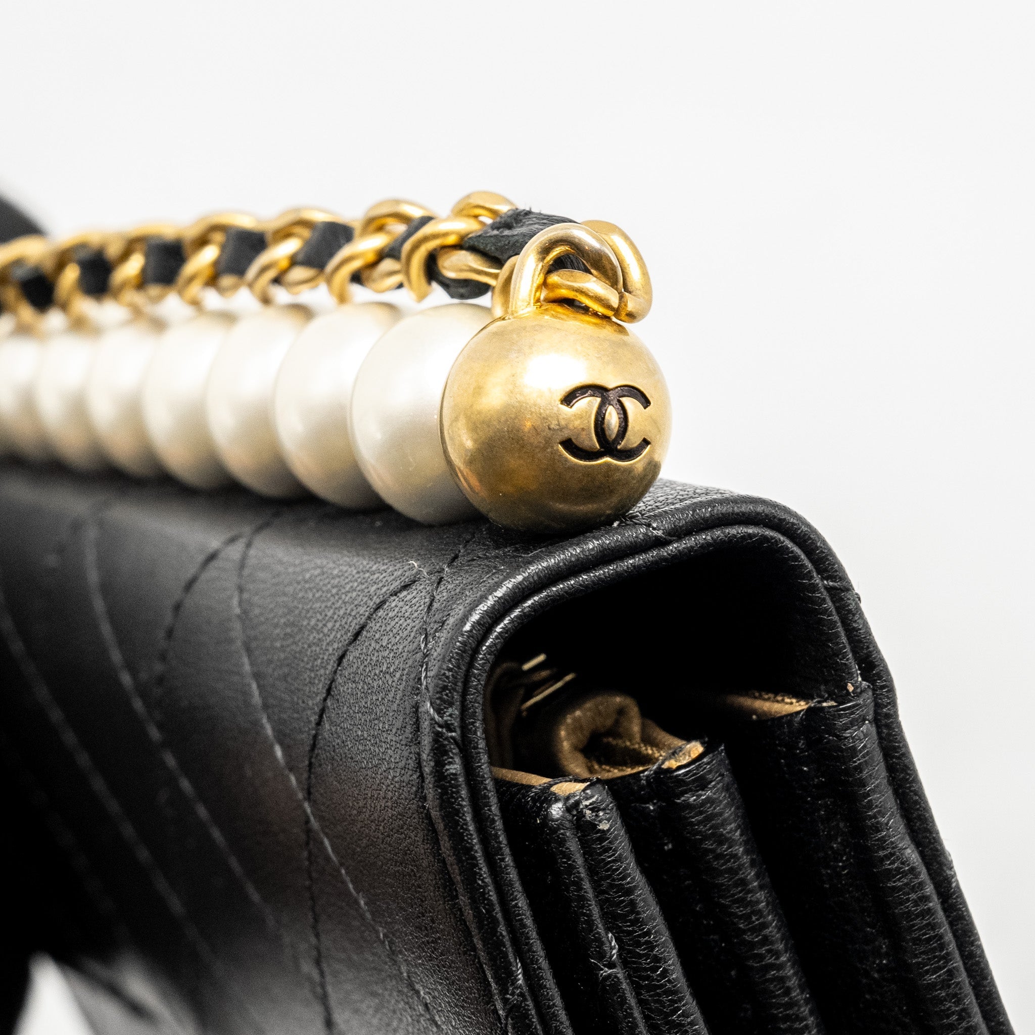 chanel-quilted-pearl-long-wallet-on-chain-goatskin-black-ghw