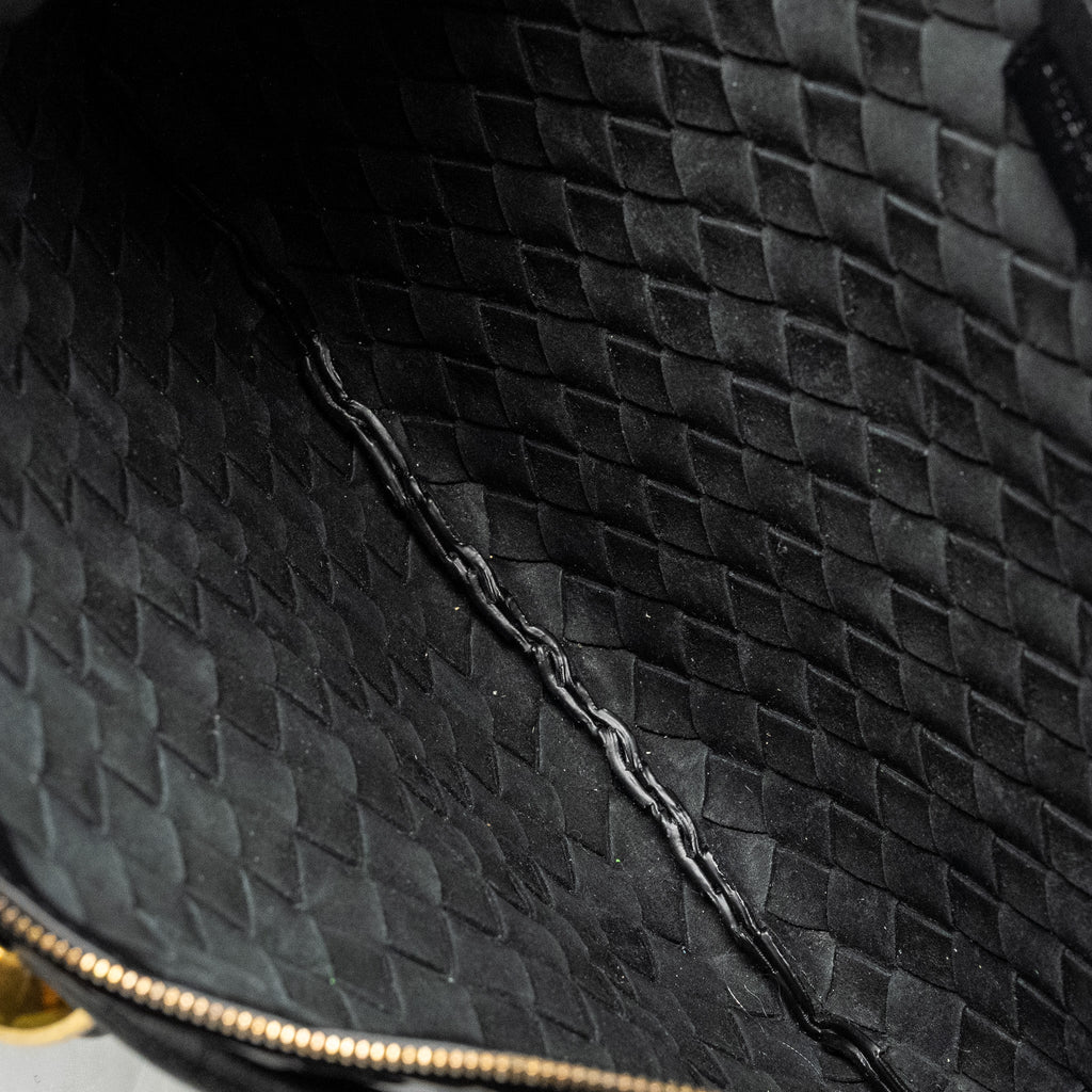 bottega-veneta-medium-turn-pouch-lambskin-black-ghw