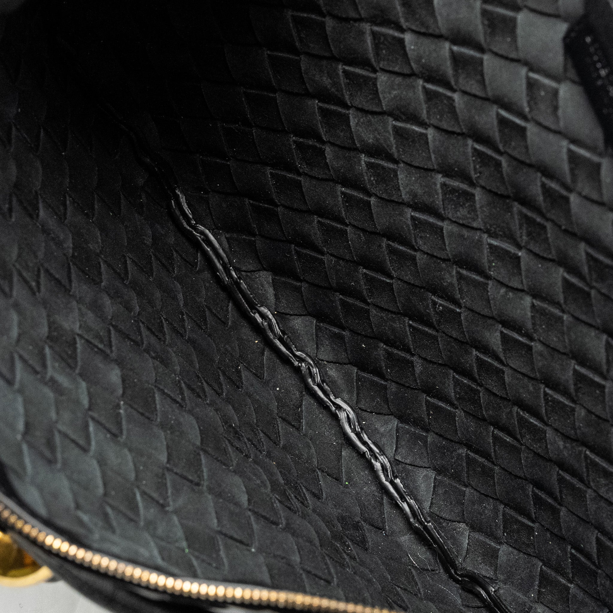bottega-veneta-medium-turn-pouch-lambskin-black-ghw