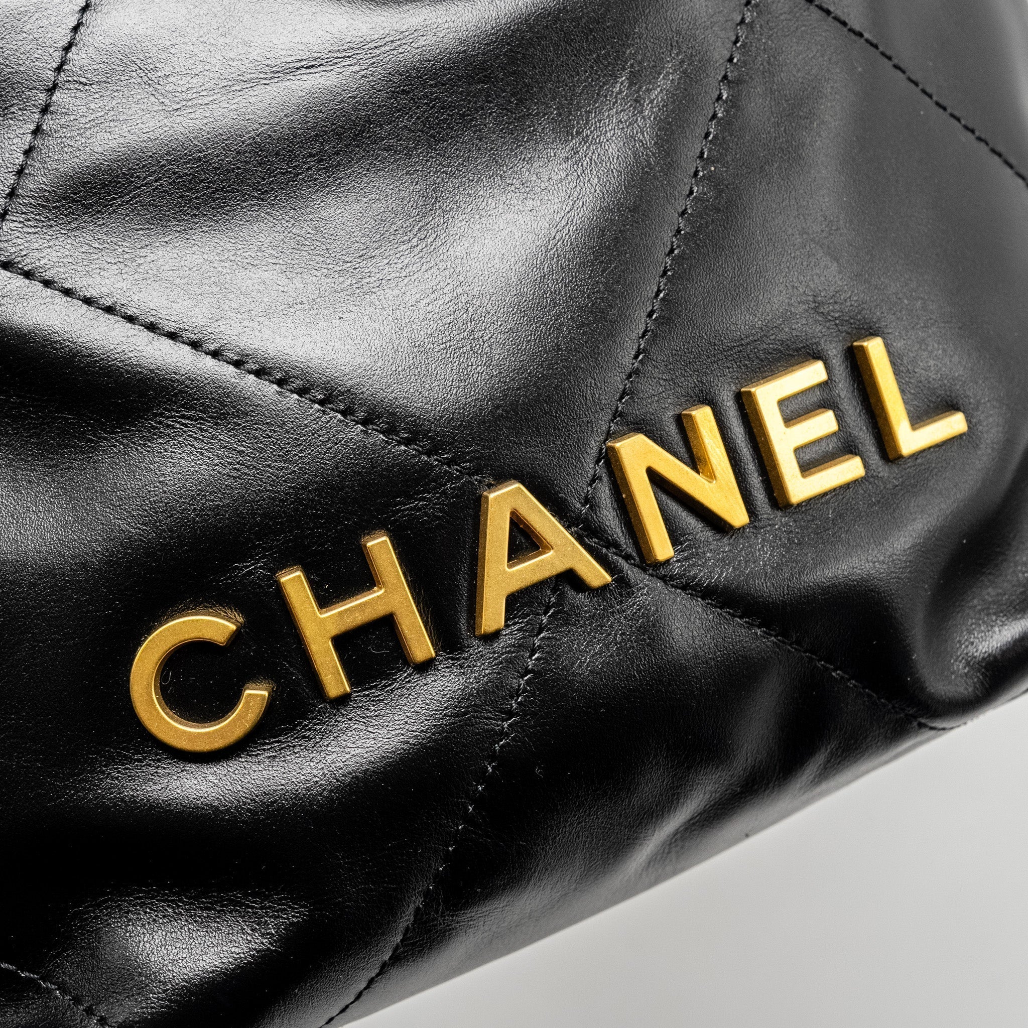 chanel-mini-22-bag-shiny-calfskin-black-ghwmicrochip-2