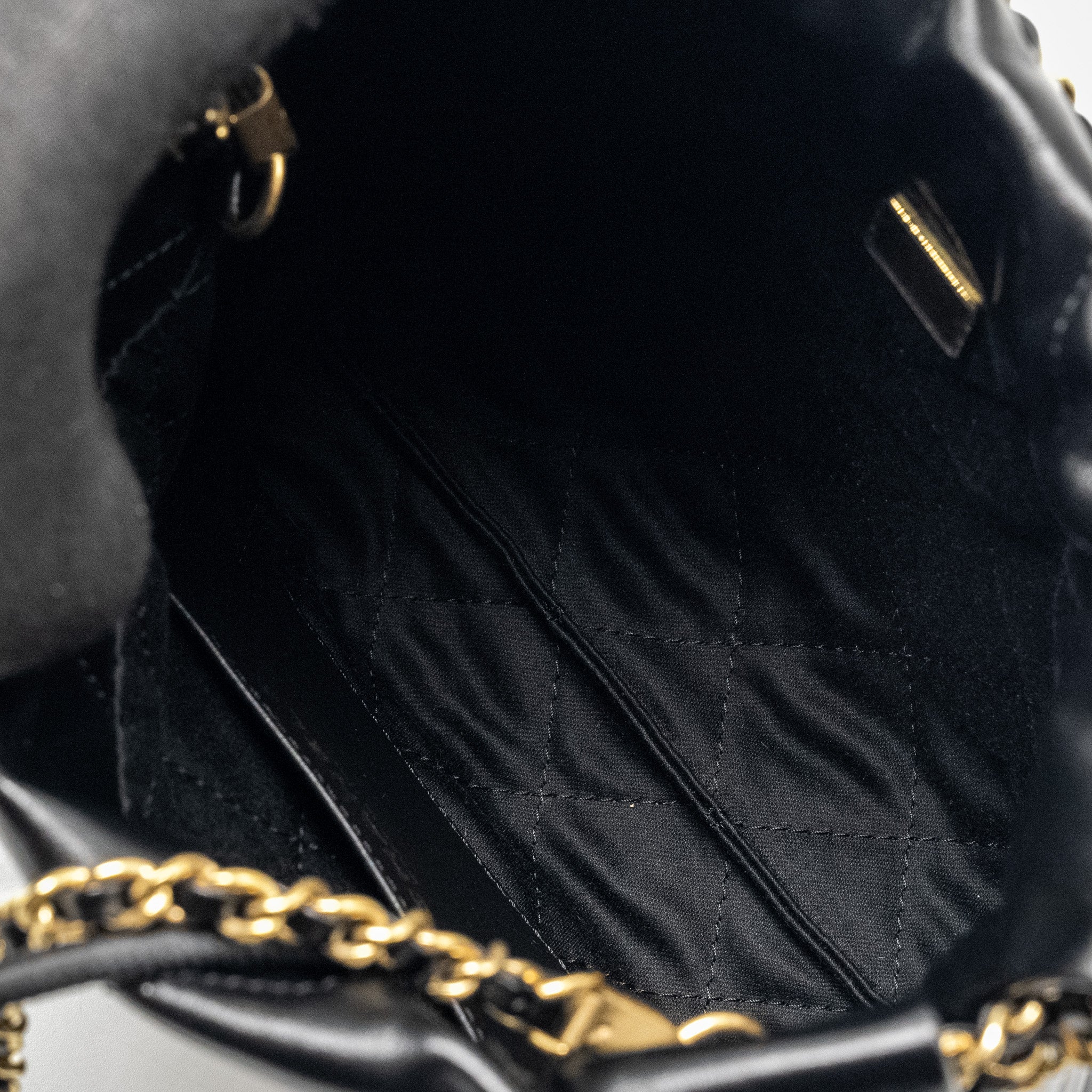 chanel-mini-22-bag-shiny-calfskin-black-ghwmicrochip-2