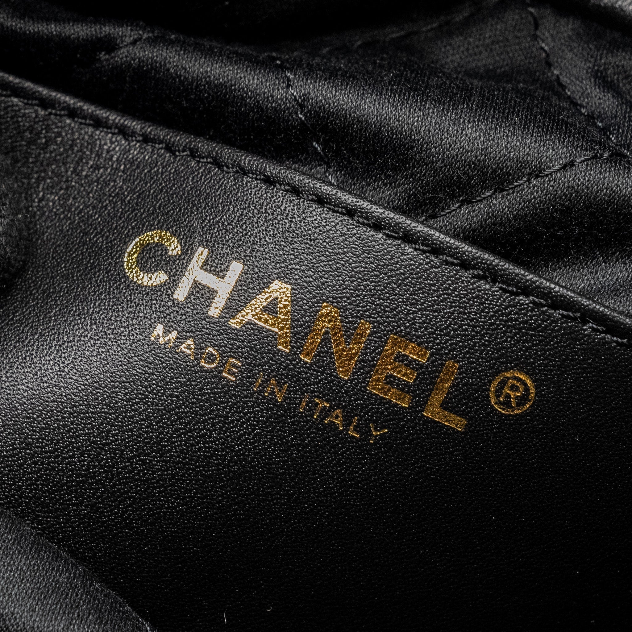 chanel-mini-22-bag-shiny-calfskin-black-ghwmicrochip-2
