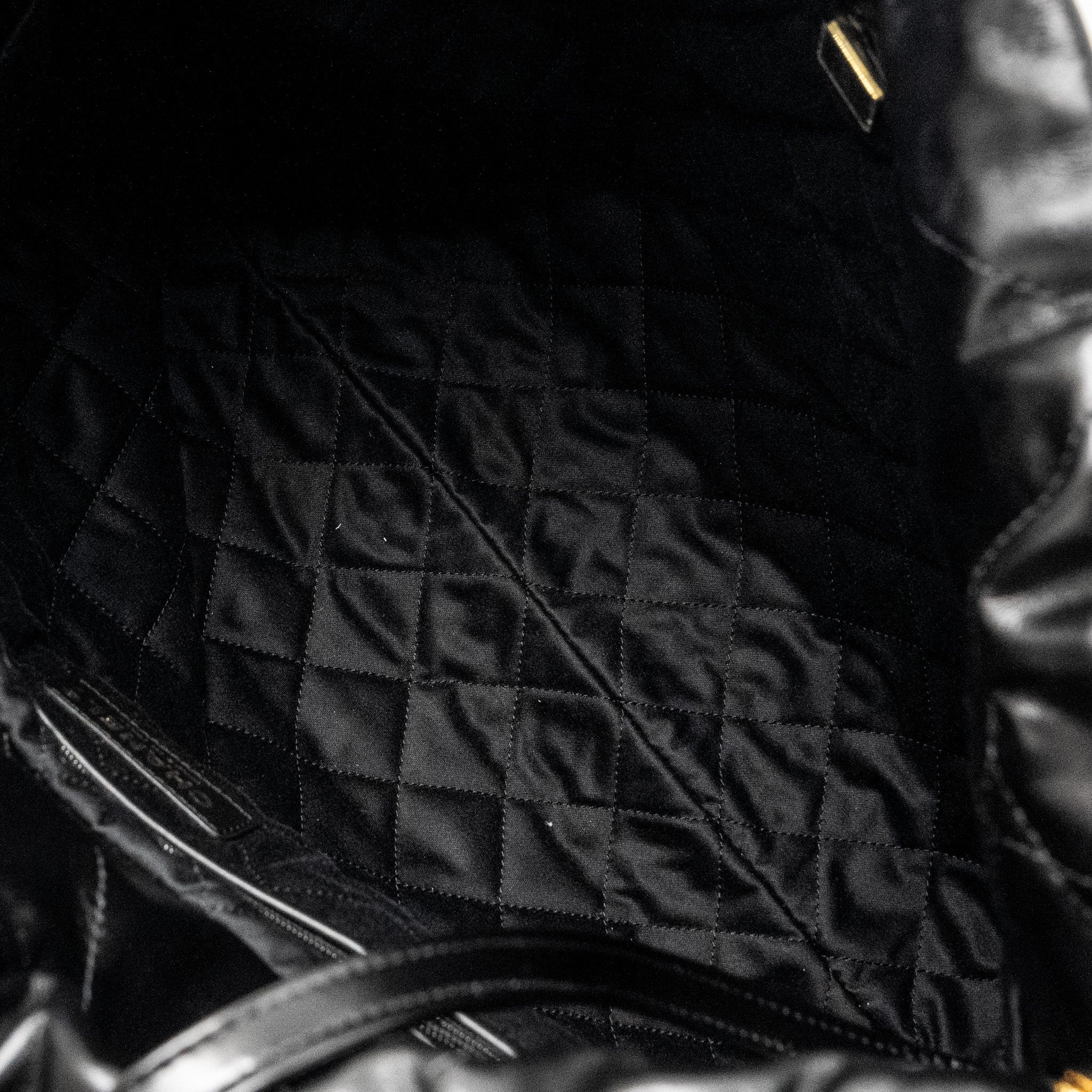 chanel-medium-22-bag-shiny-calfskin-black-ghw-microchip-copy-1