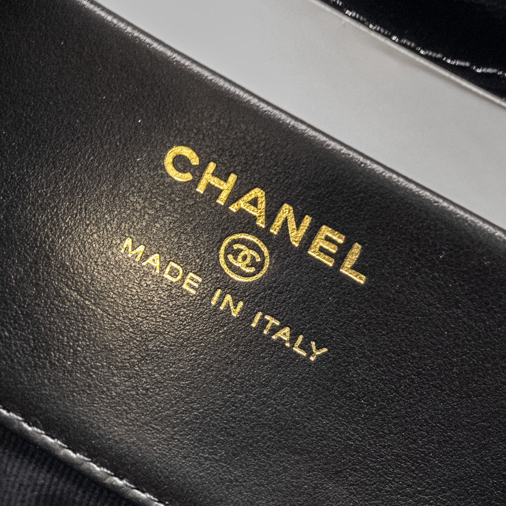 chanel-mini-31-clutch-with-chain-shiny-lambskin-black-lghw-microchip