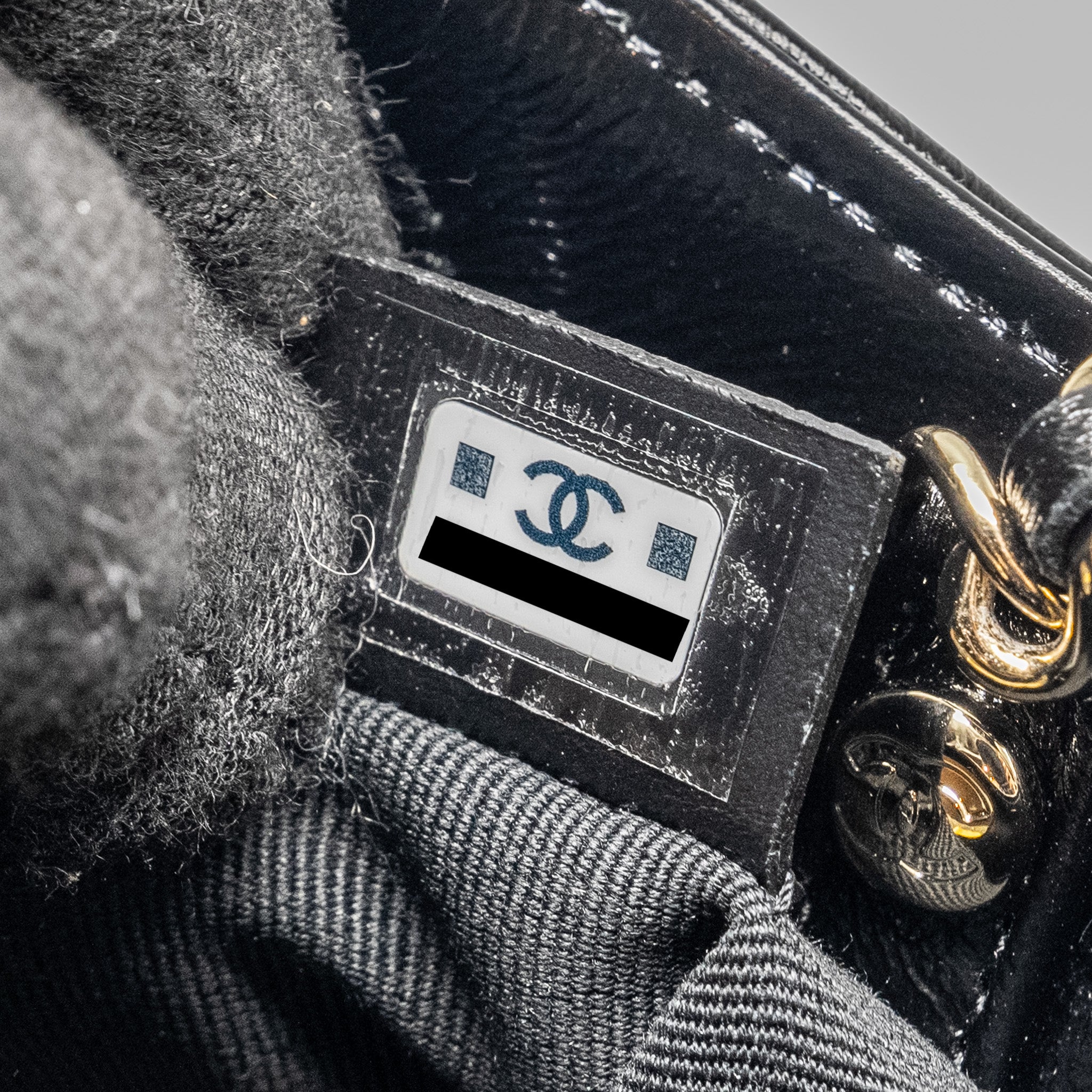 chanel-mini-31-clutch-with-chain-shiny-lambskin-black-lghw-microchip